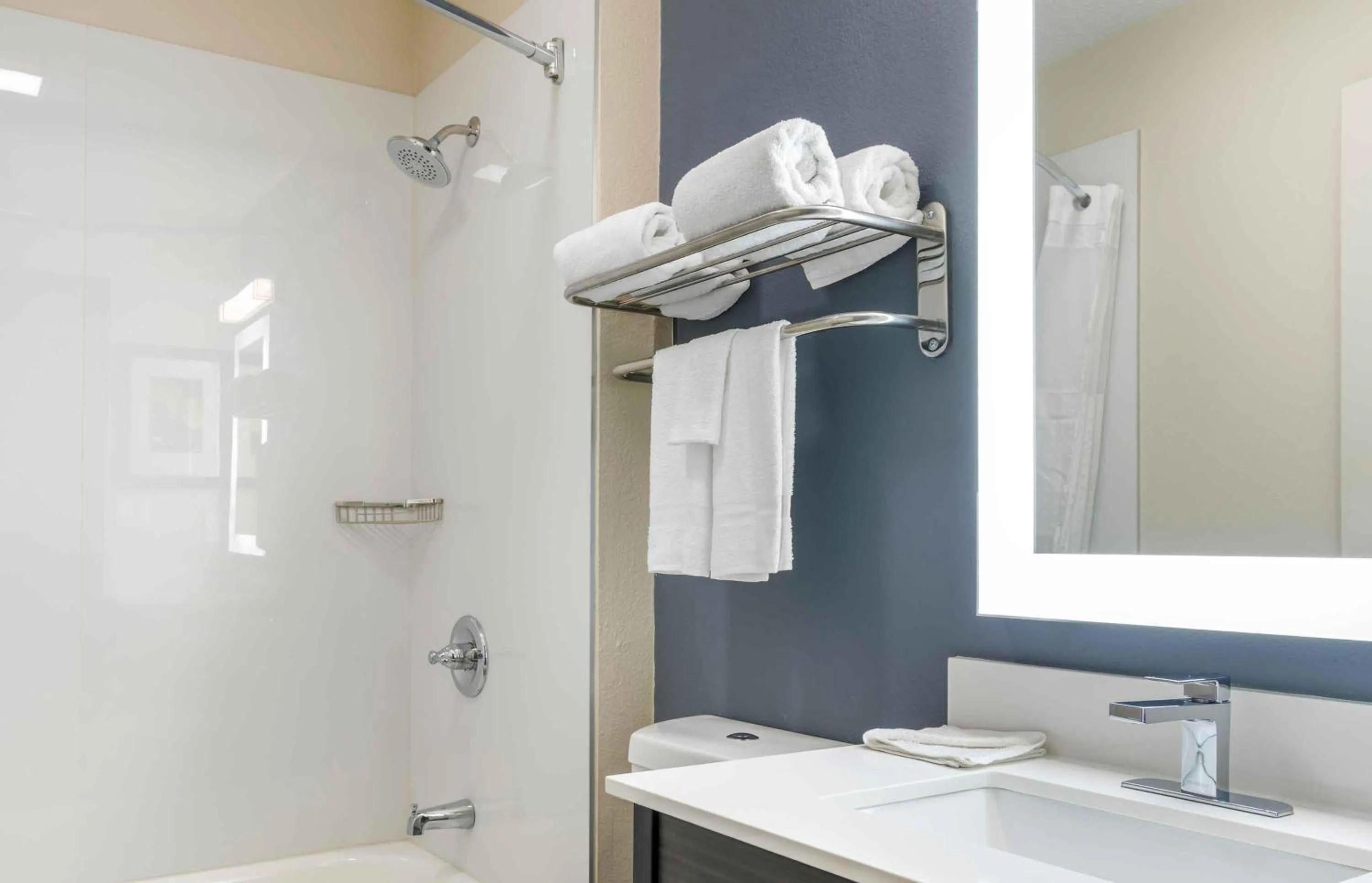 Bathroom in Extended Stay America Suites - Arlington - Six Flags