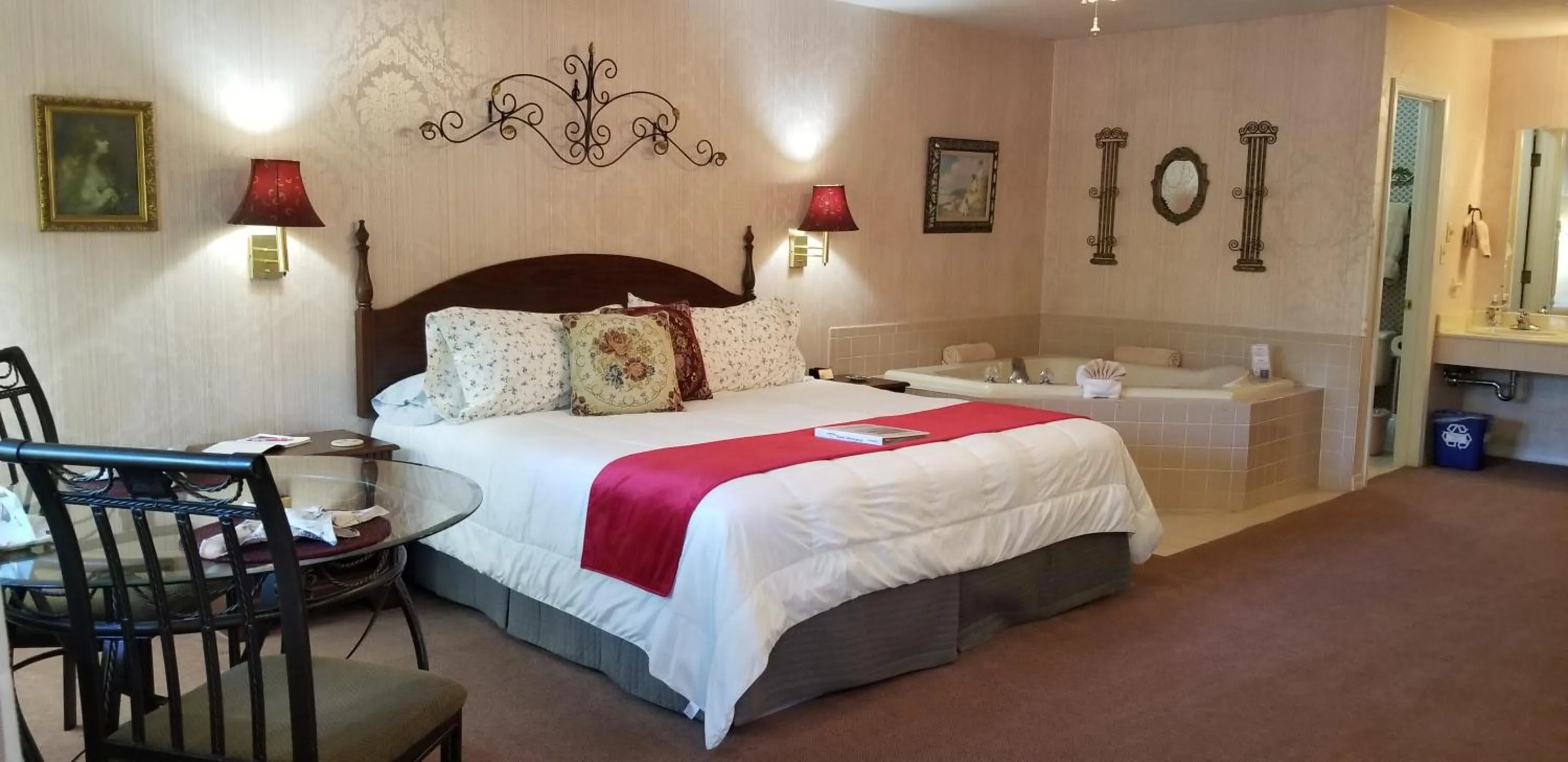 Bed in Evening Shade Inn