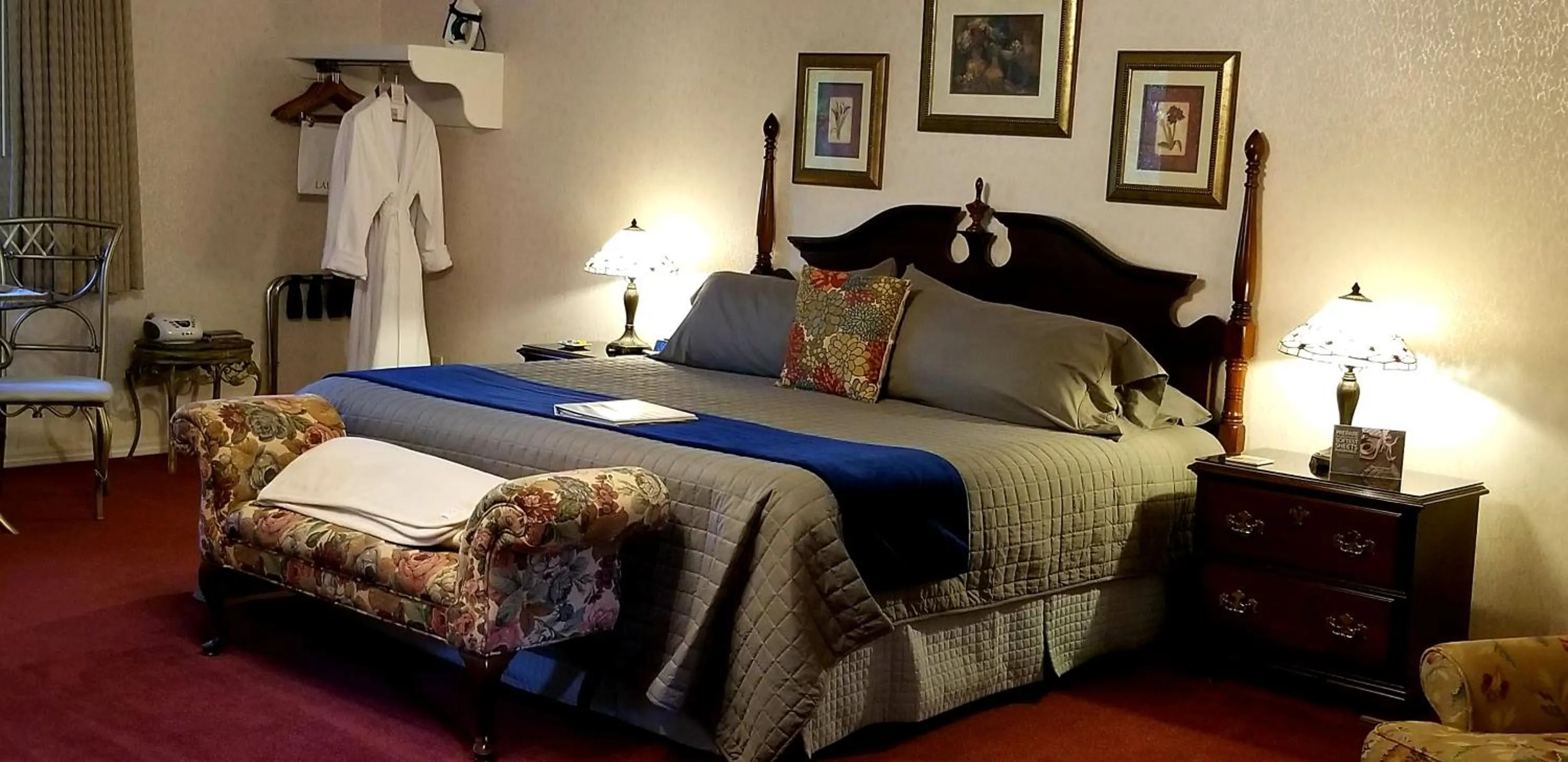 Bed in Evening Shade Inn