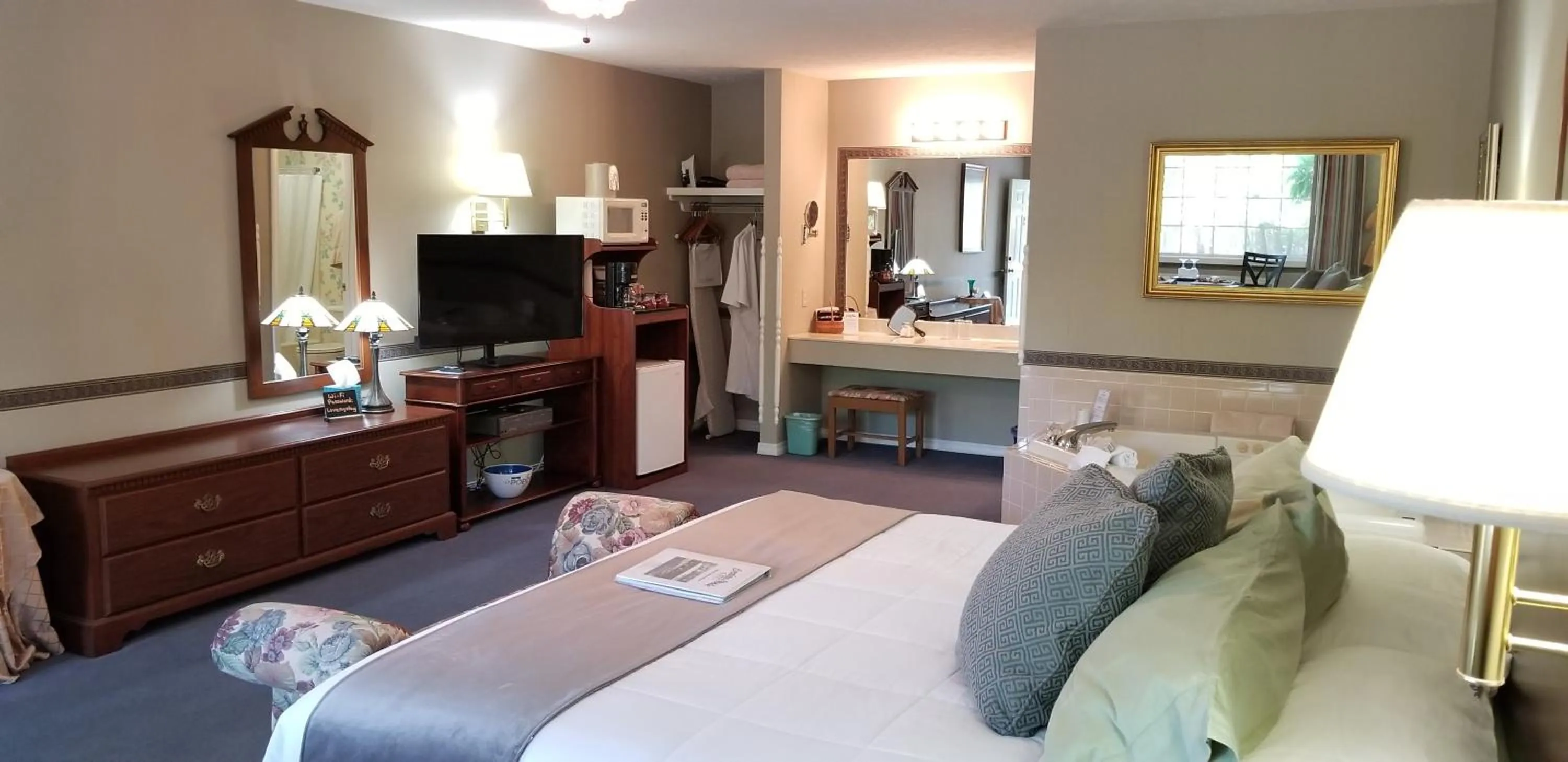 Bed in Evening Shade Inn