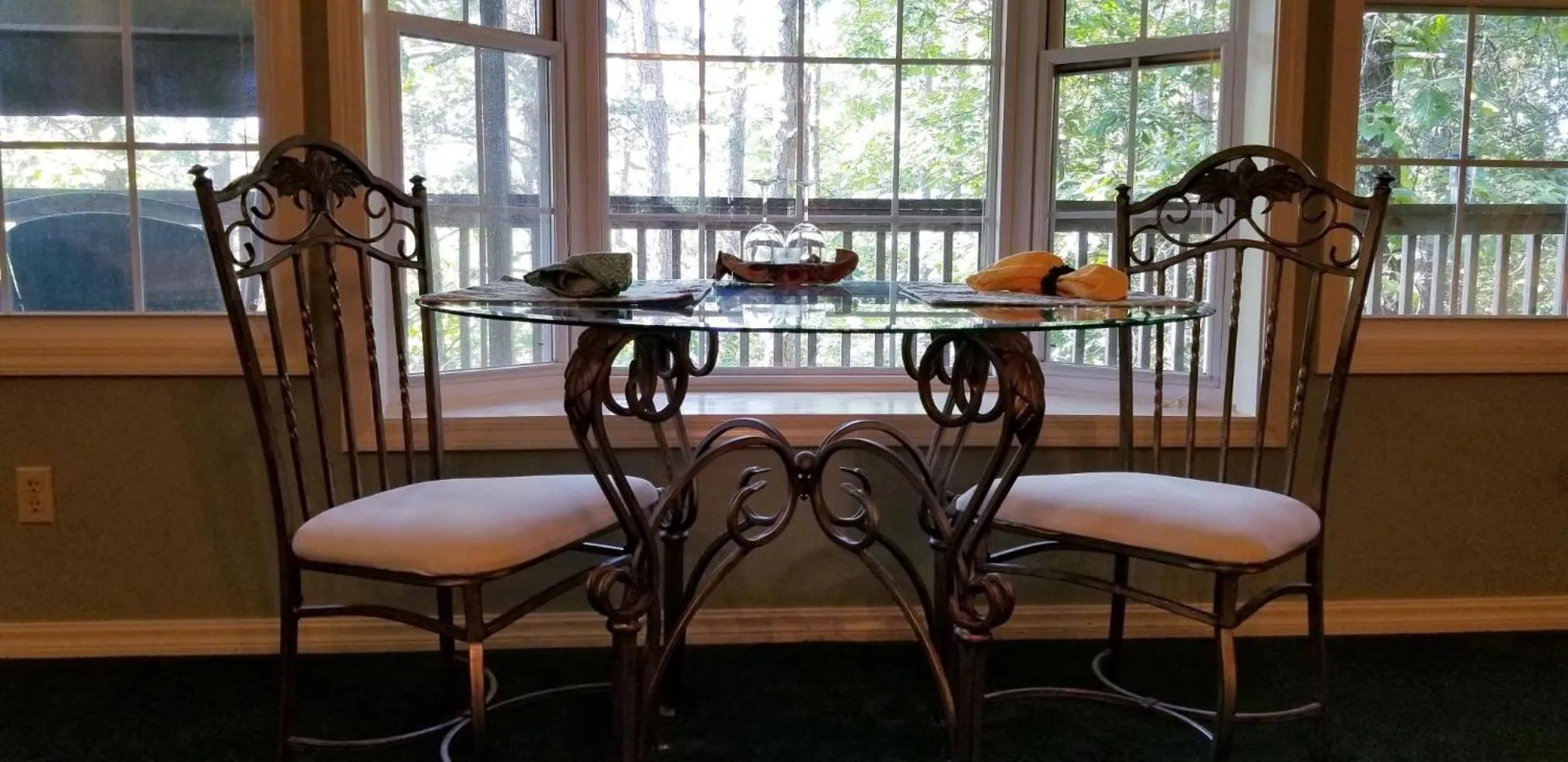 Dining area in Evening Shade Inn