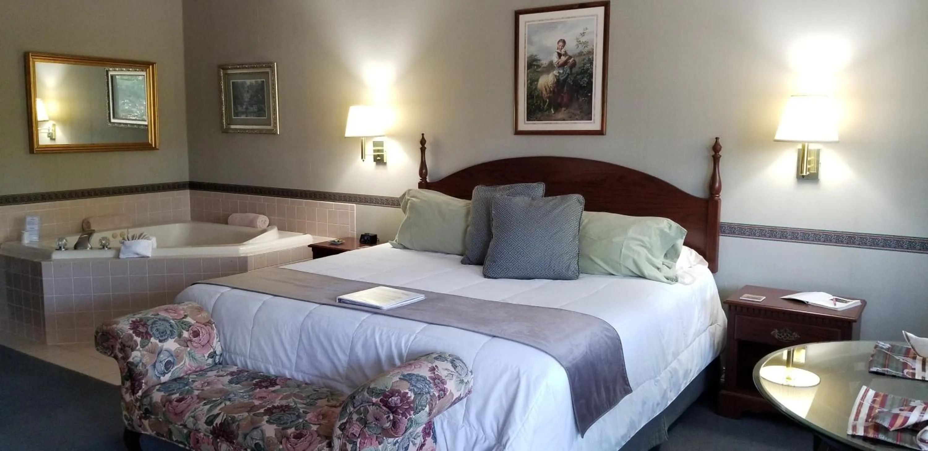 Bed in Evening Shade Inn