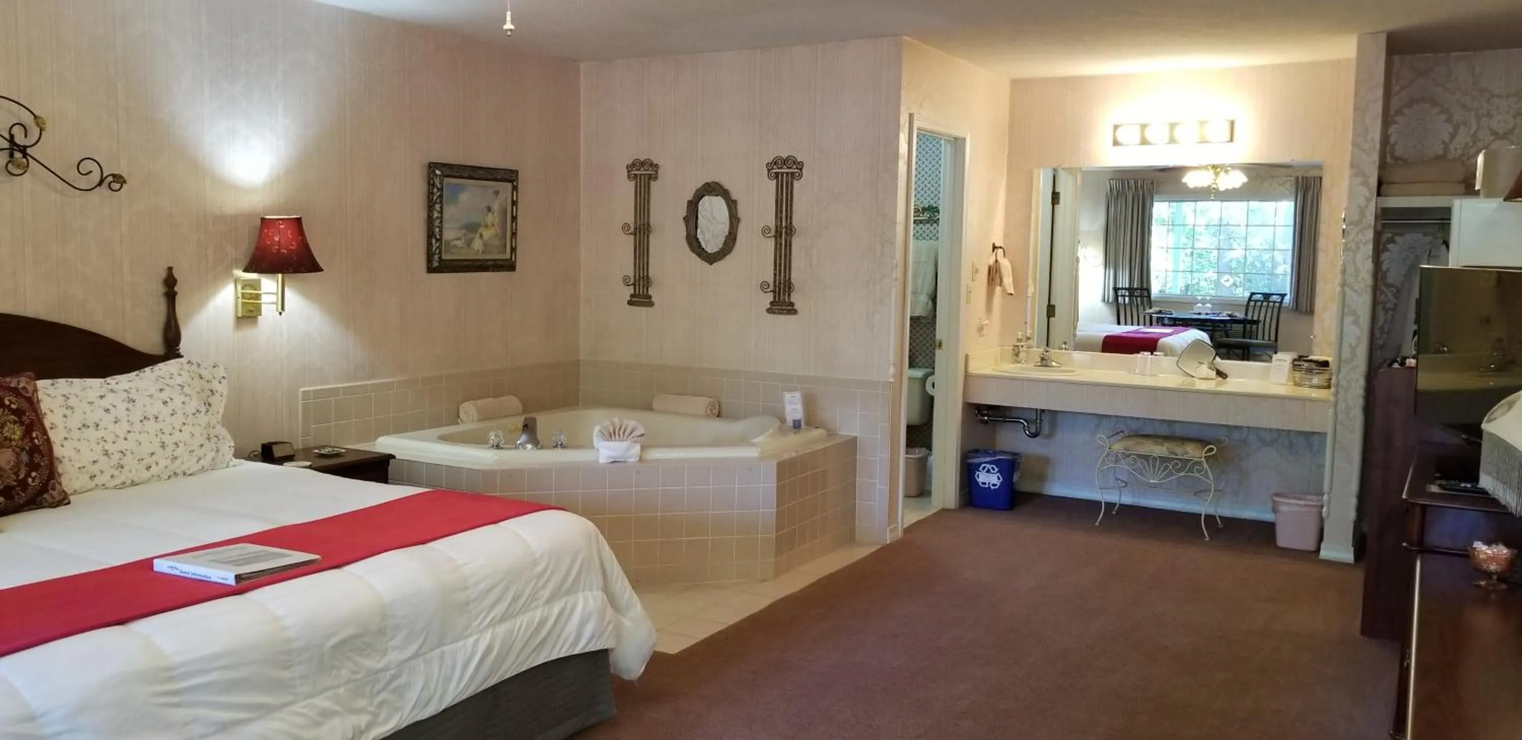 Bed in Evening Shade Inn