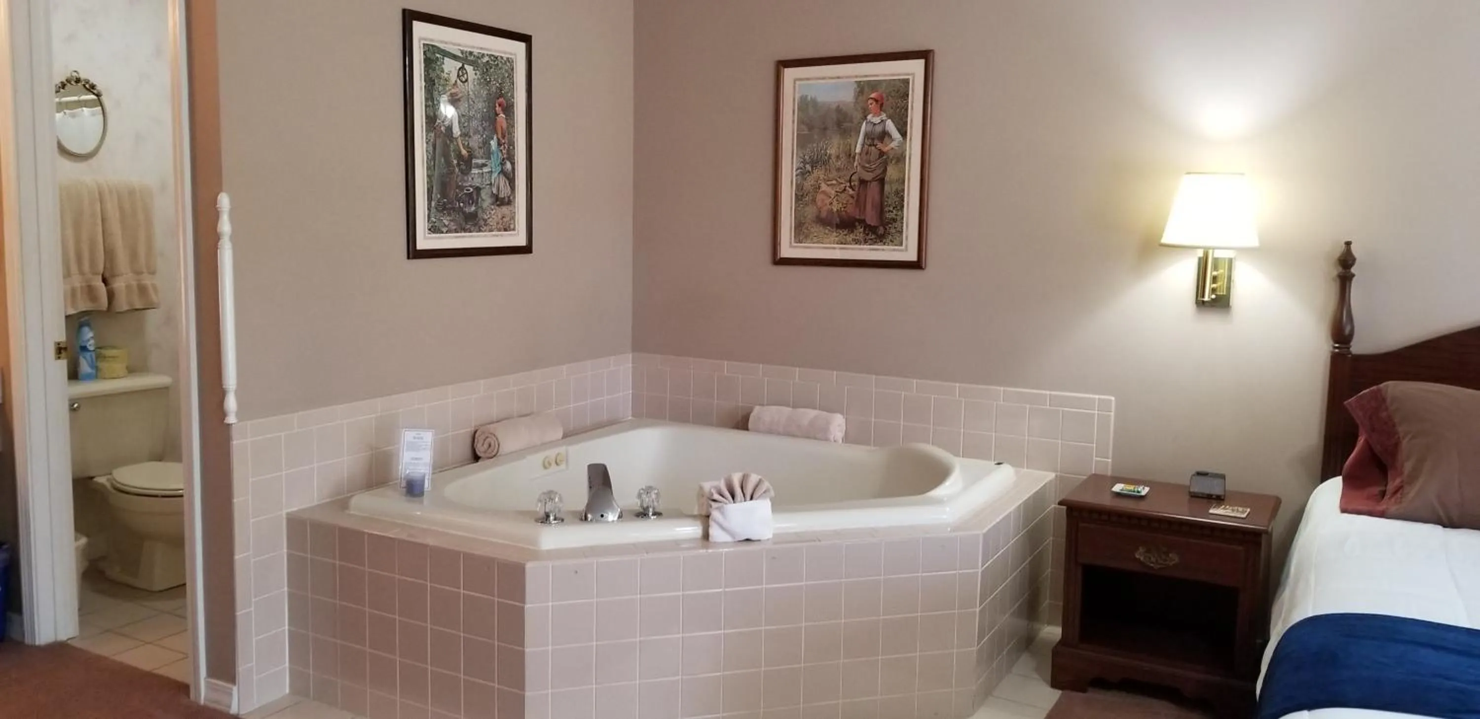 Bed in Evening Shade Inn