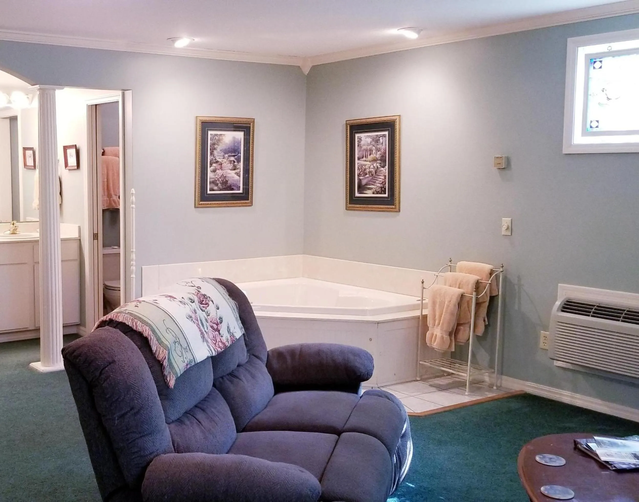 Seating area in Evening Shade Inn