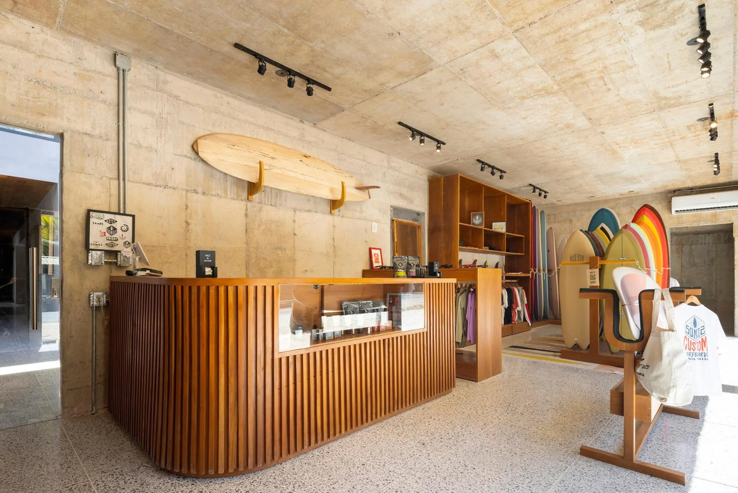 On-site shops in Somos