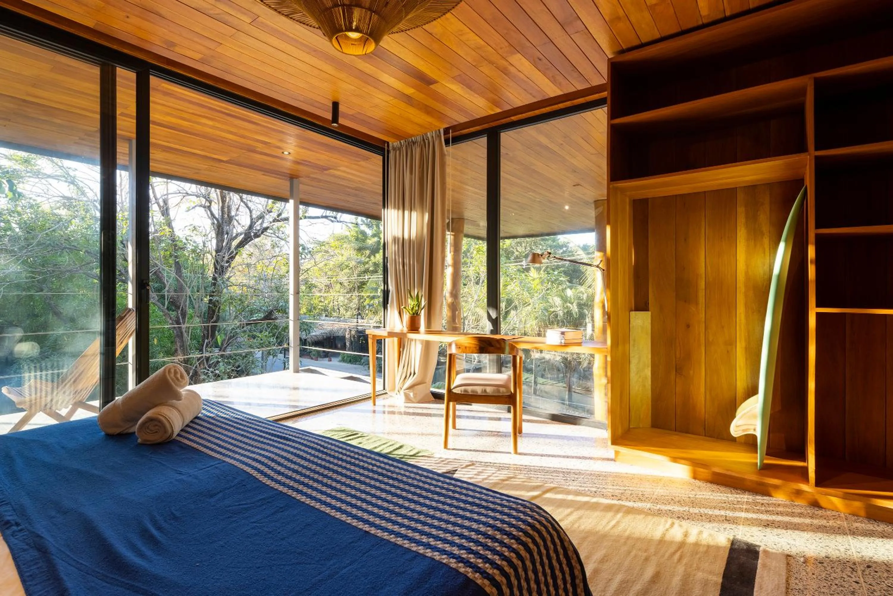 Photo of the whole room, Bed in Somos