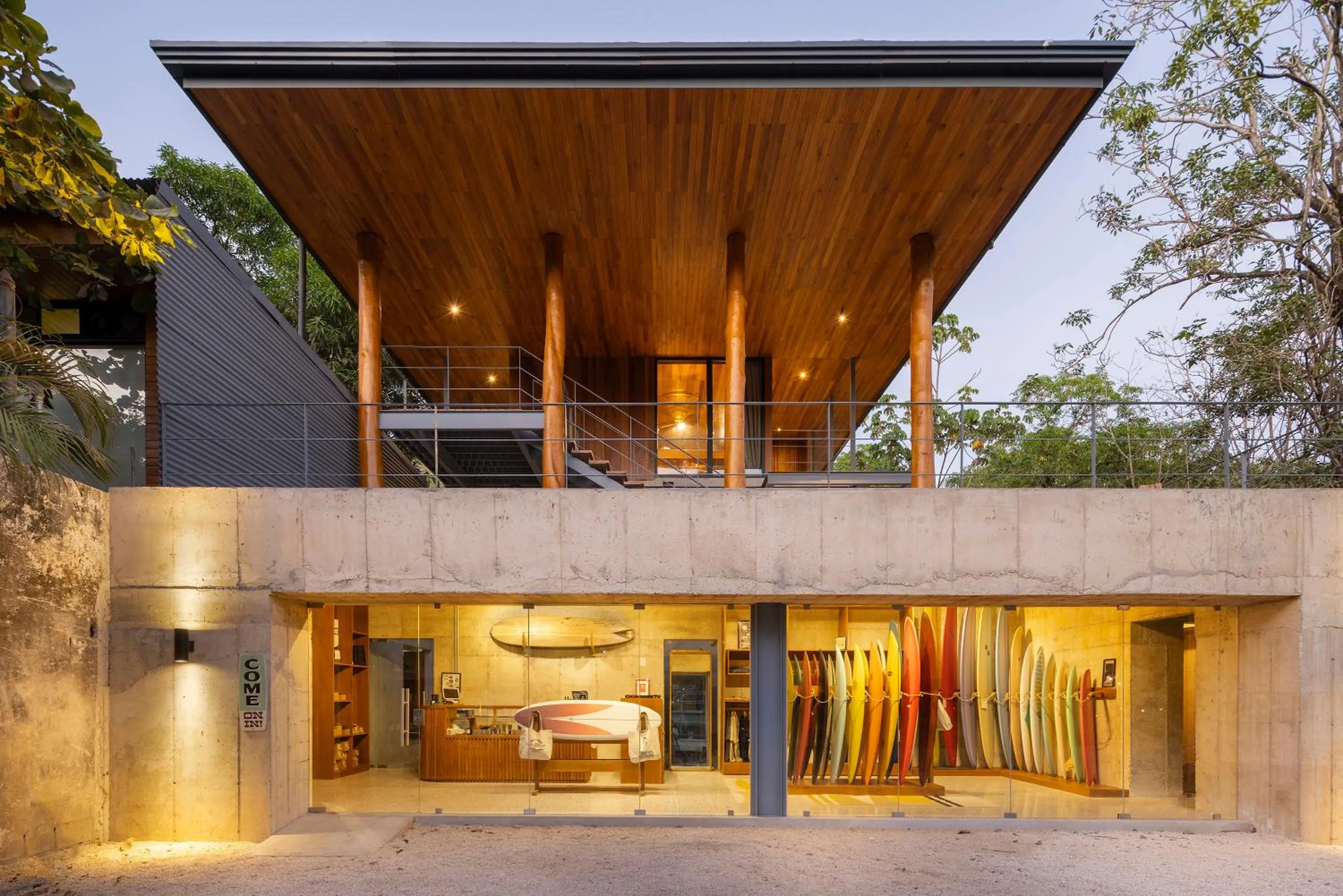 On-site shops in Somos