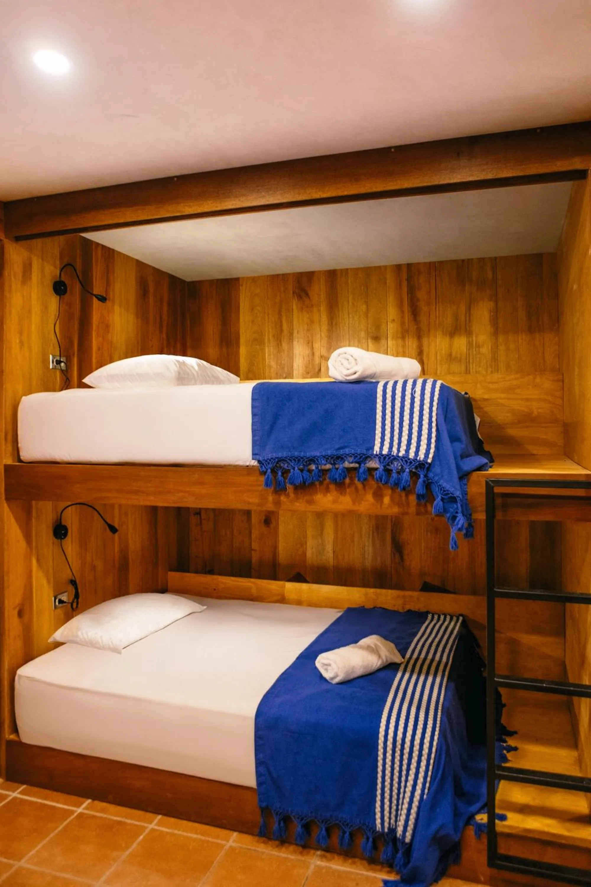 Bedroom, Bed in Somos