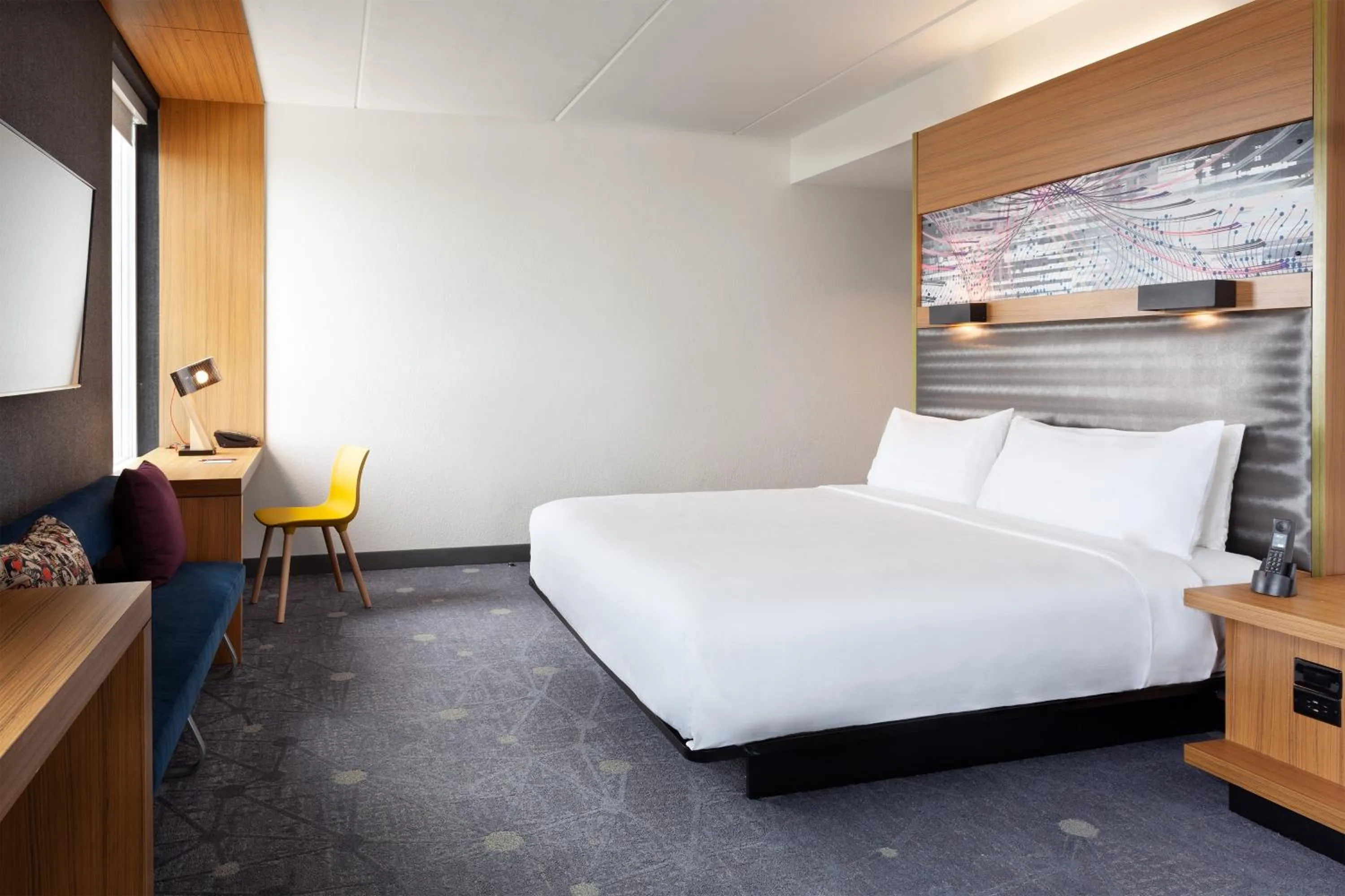 Photo of the whole room, Bed in Aloft Jacksonville Tapestry Park