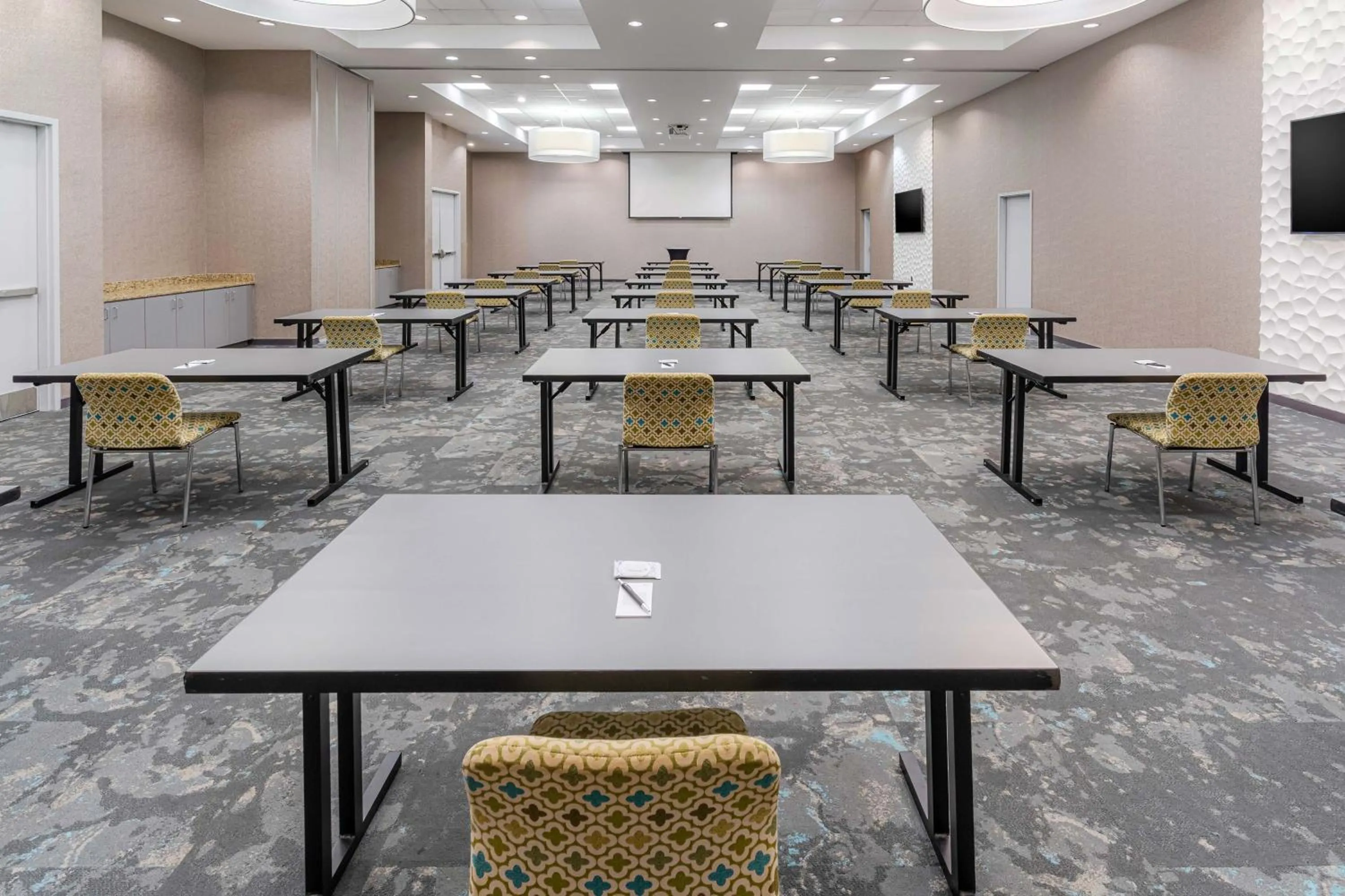 Meeting/conference room in Aloft Jacksonville Tapestry Park