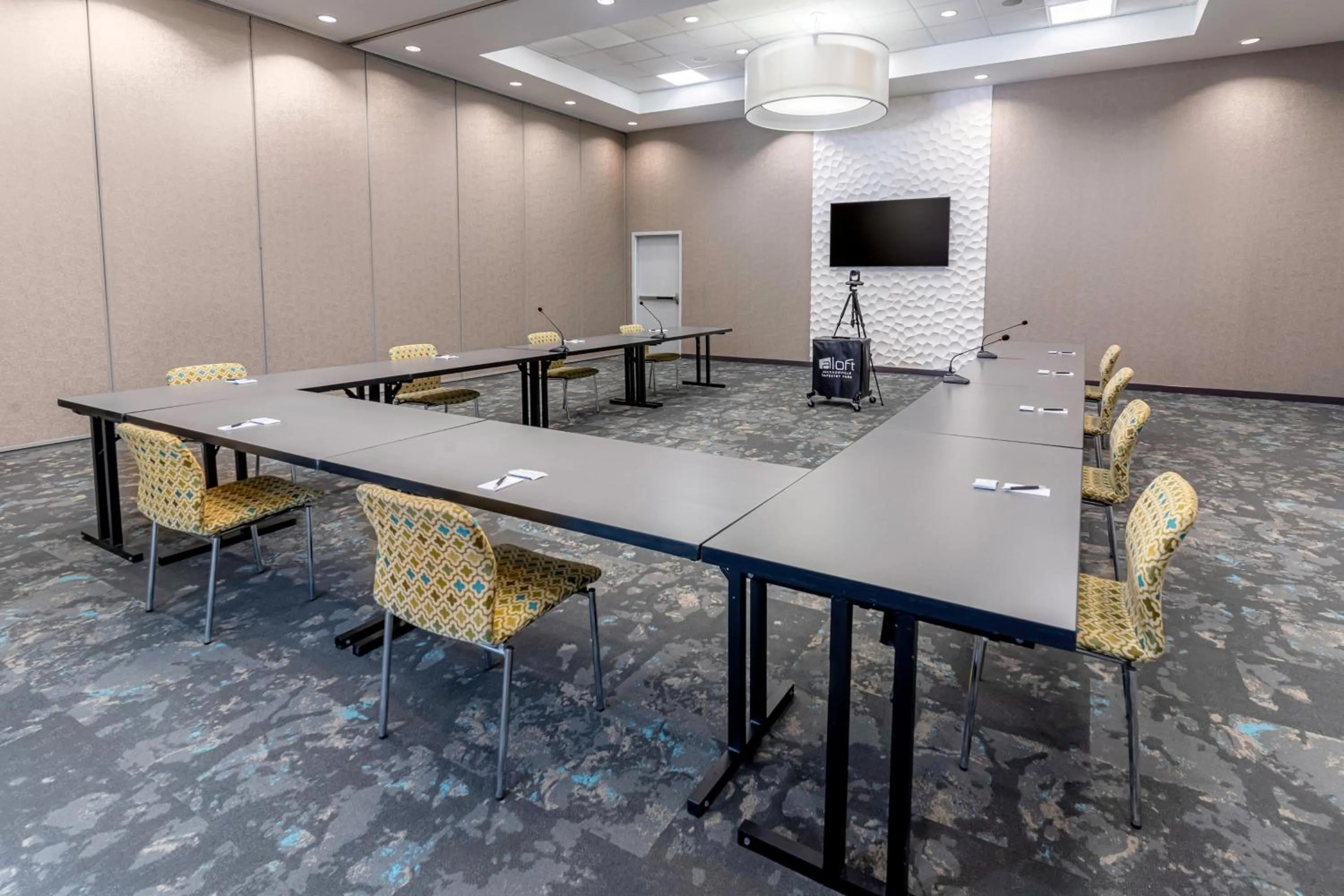Meeting/conference room in Aloft Jacksonville Tapestry Park