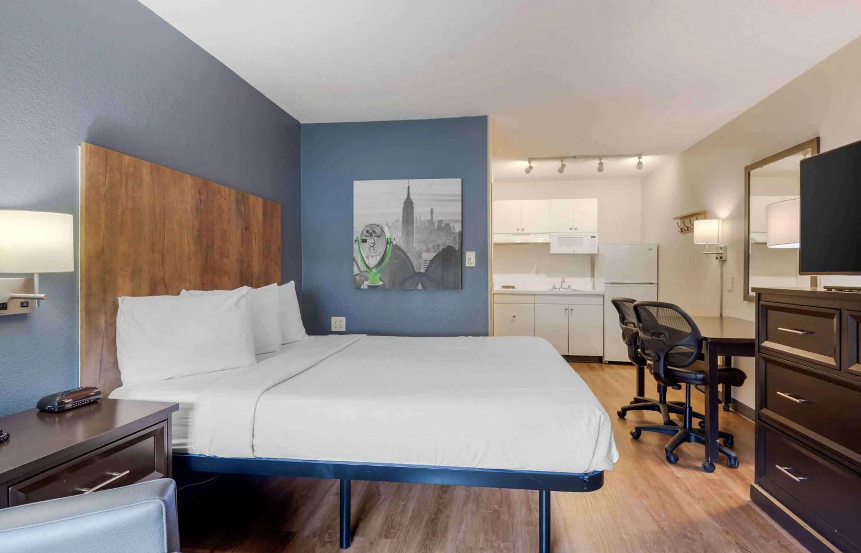 Bedroom in Extended Stay America Select Suites - Charlotte - Airport