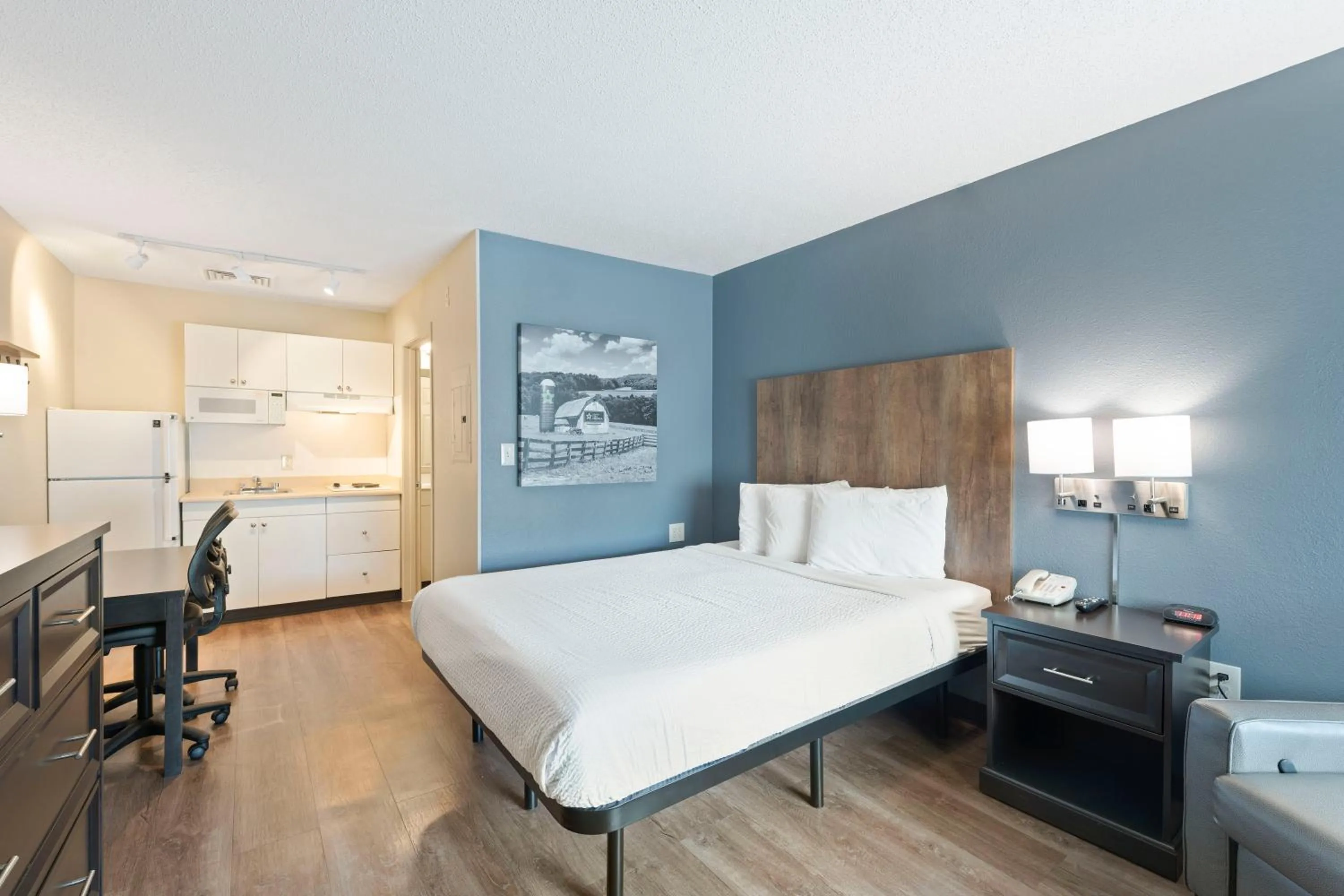 Bed in Extended Stay America Select Suites - Charlotte - Airport