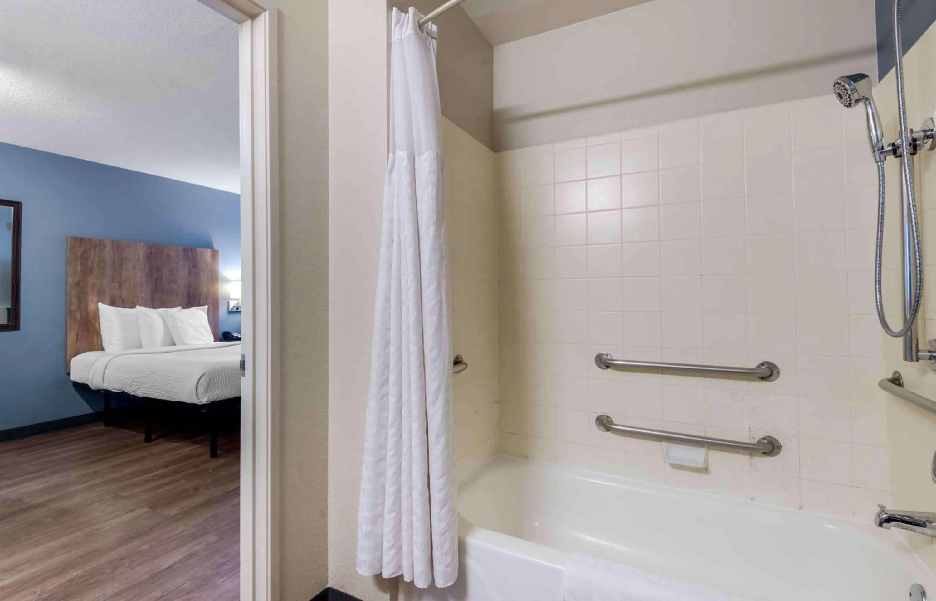 Bathroom in Extended Stay America Select Suites - Charlotte - Airport