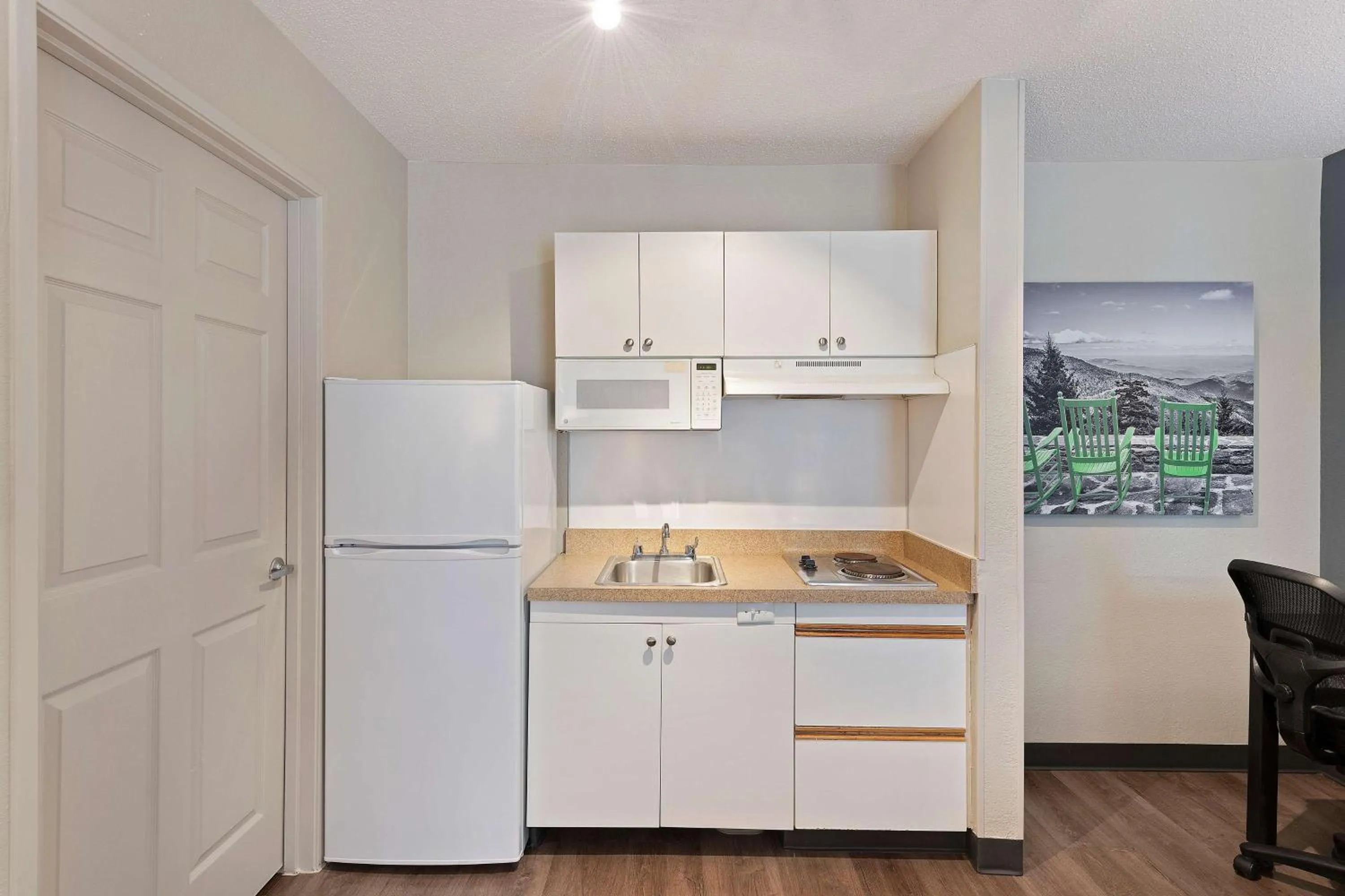 Kitchen or kitchenette, Kitchen/Kitchenette in Extended Stay America Select Suites - Charlotte - Airport