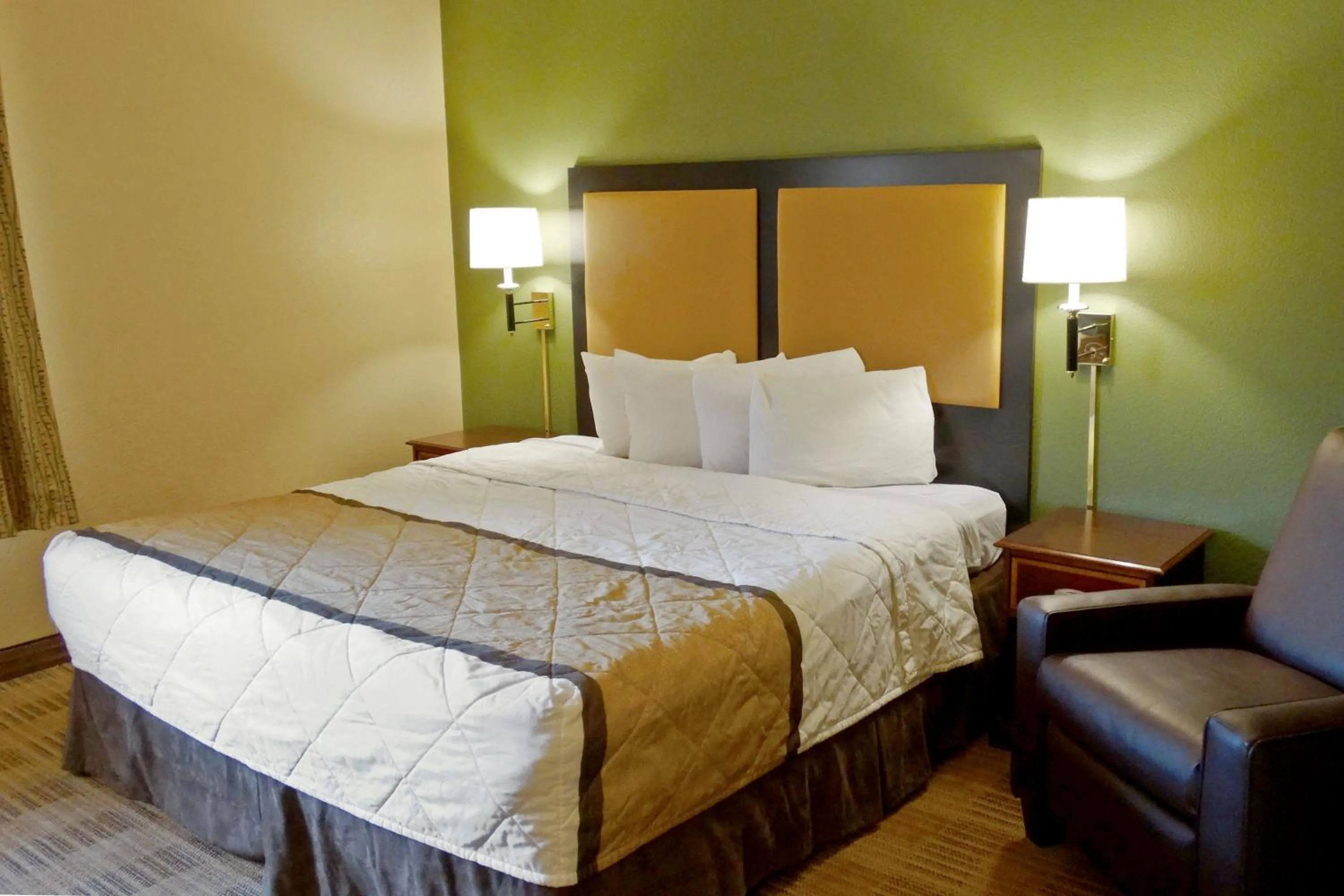 Bed in Extended Stay America Select Suites - Dallas - Richardson