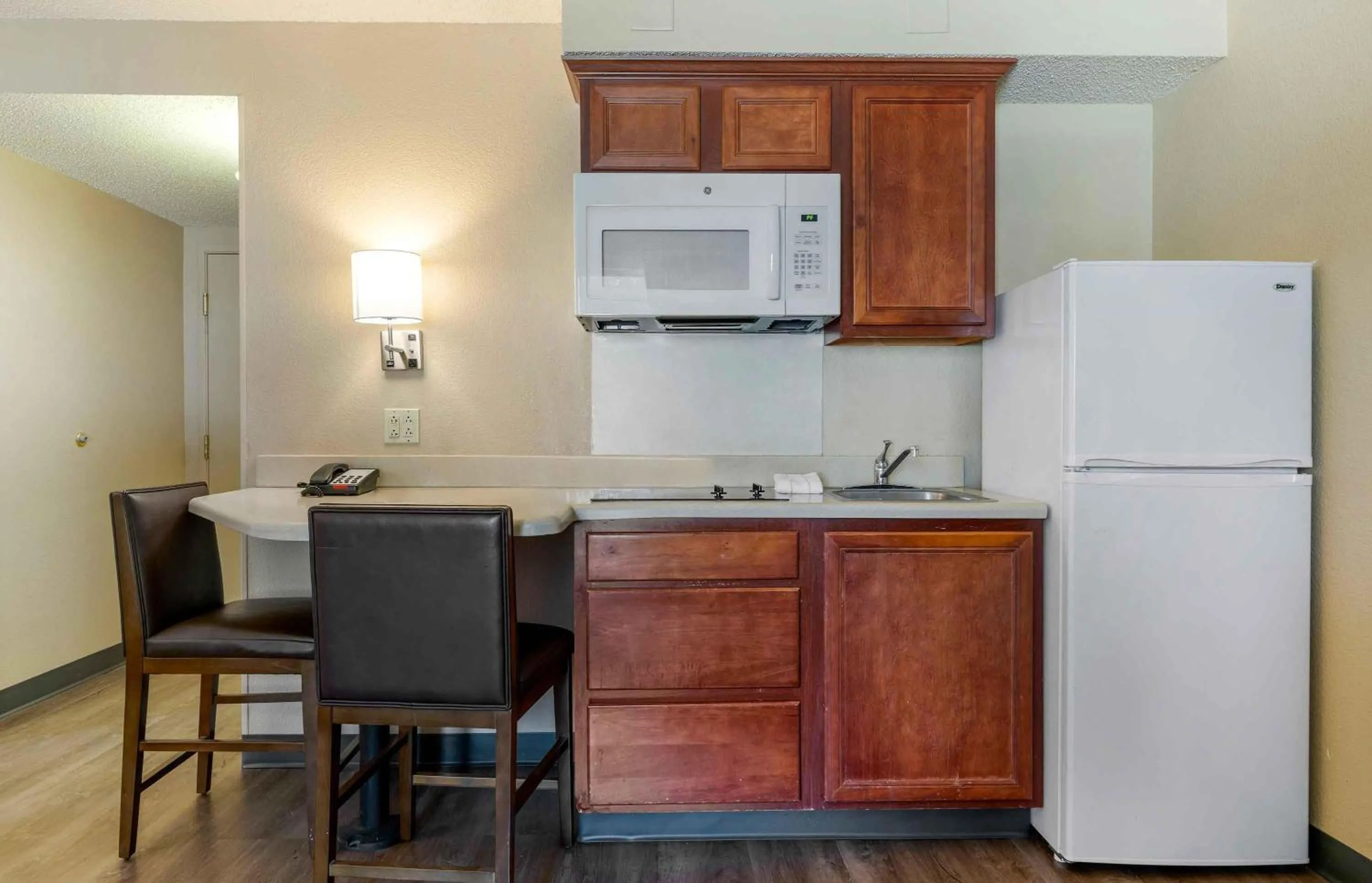 Kitchen or kitchenette in Extended Stay America Select Suites - Dallas - Richardson