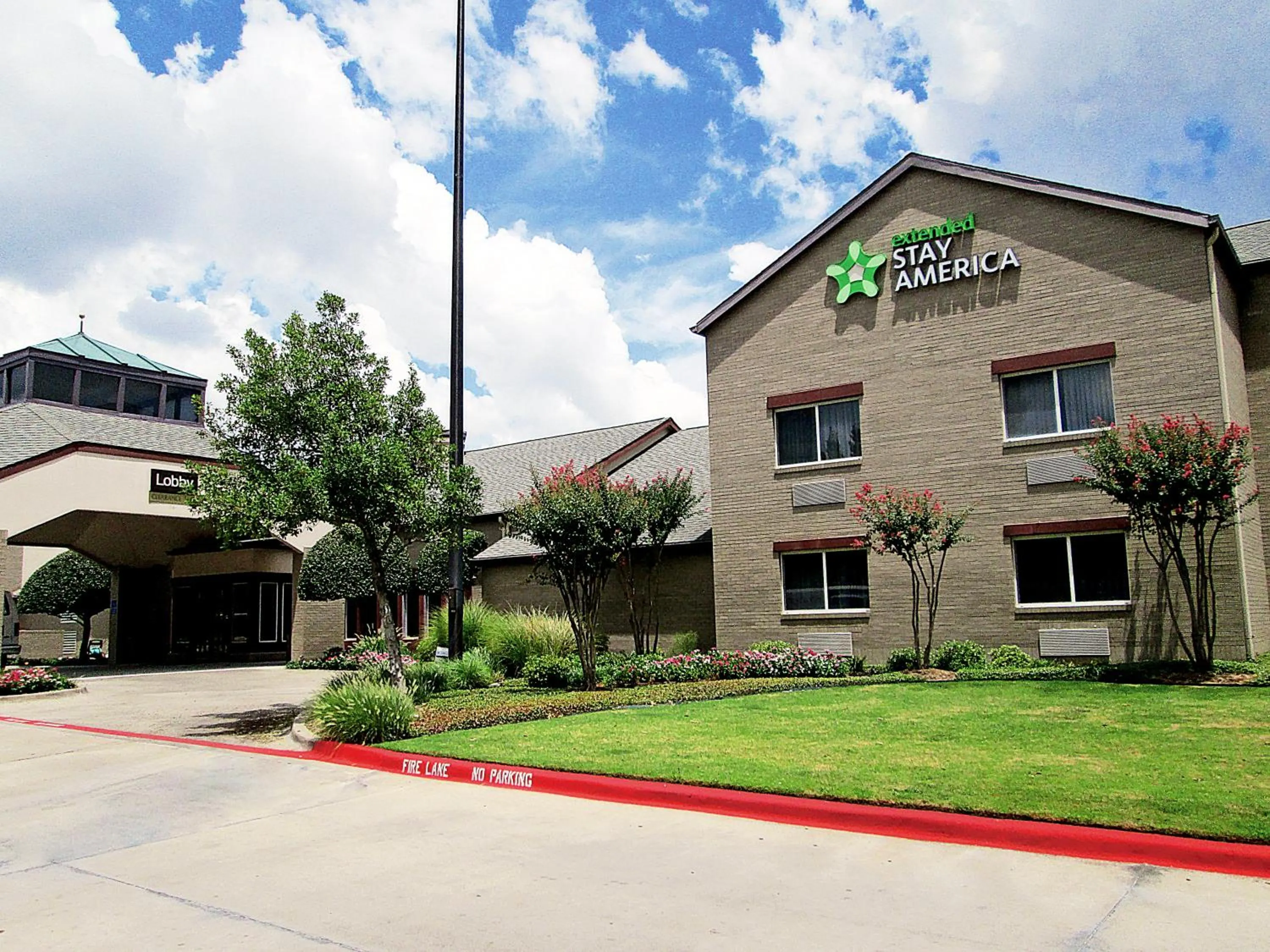 Property building in Extended Stay America Select Suites - Dallas - Richardson