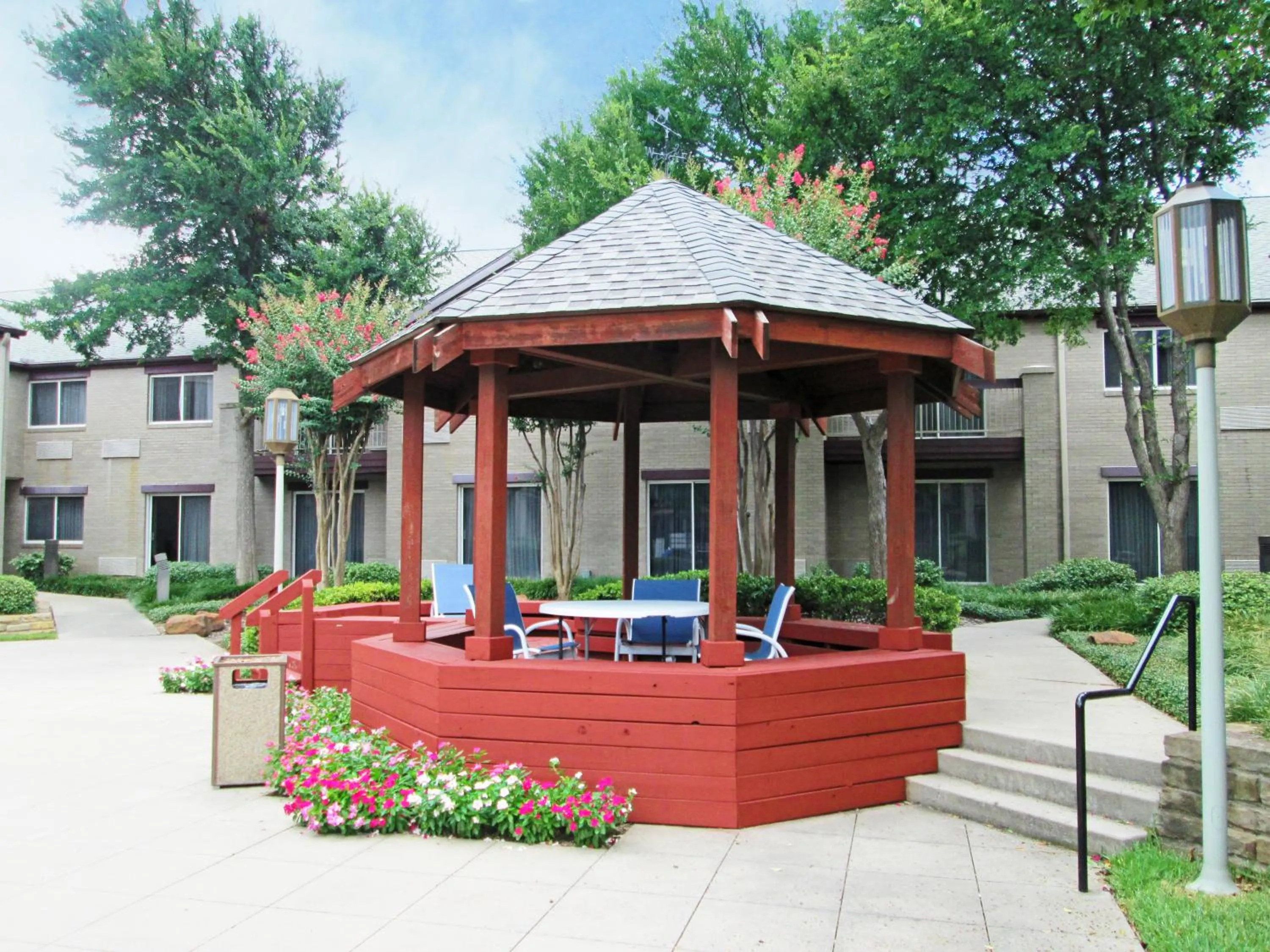 Patio in Extended Stay America Select Suites - Dallas - Richardson