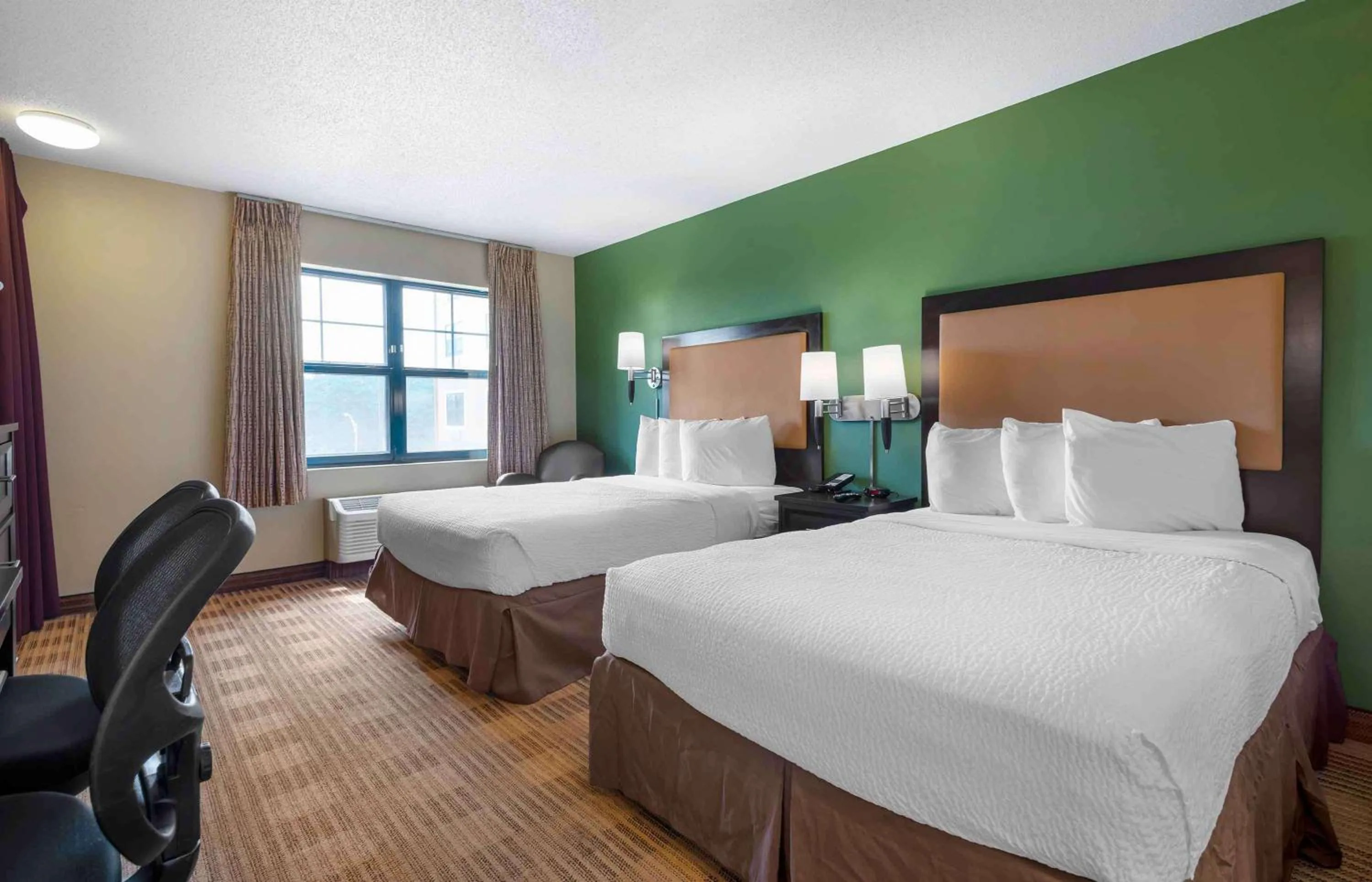 Bedroom, Bed in Extended Stay America Suites - Secaucus - Meadowlands