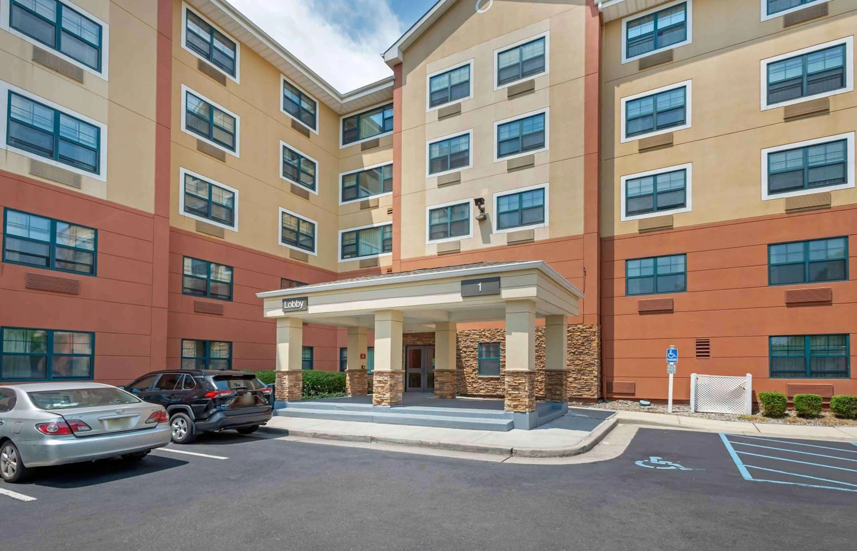 Property building in Extended Stay America Suites - Secaucus - Meadowlands