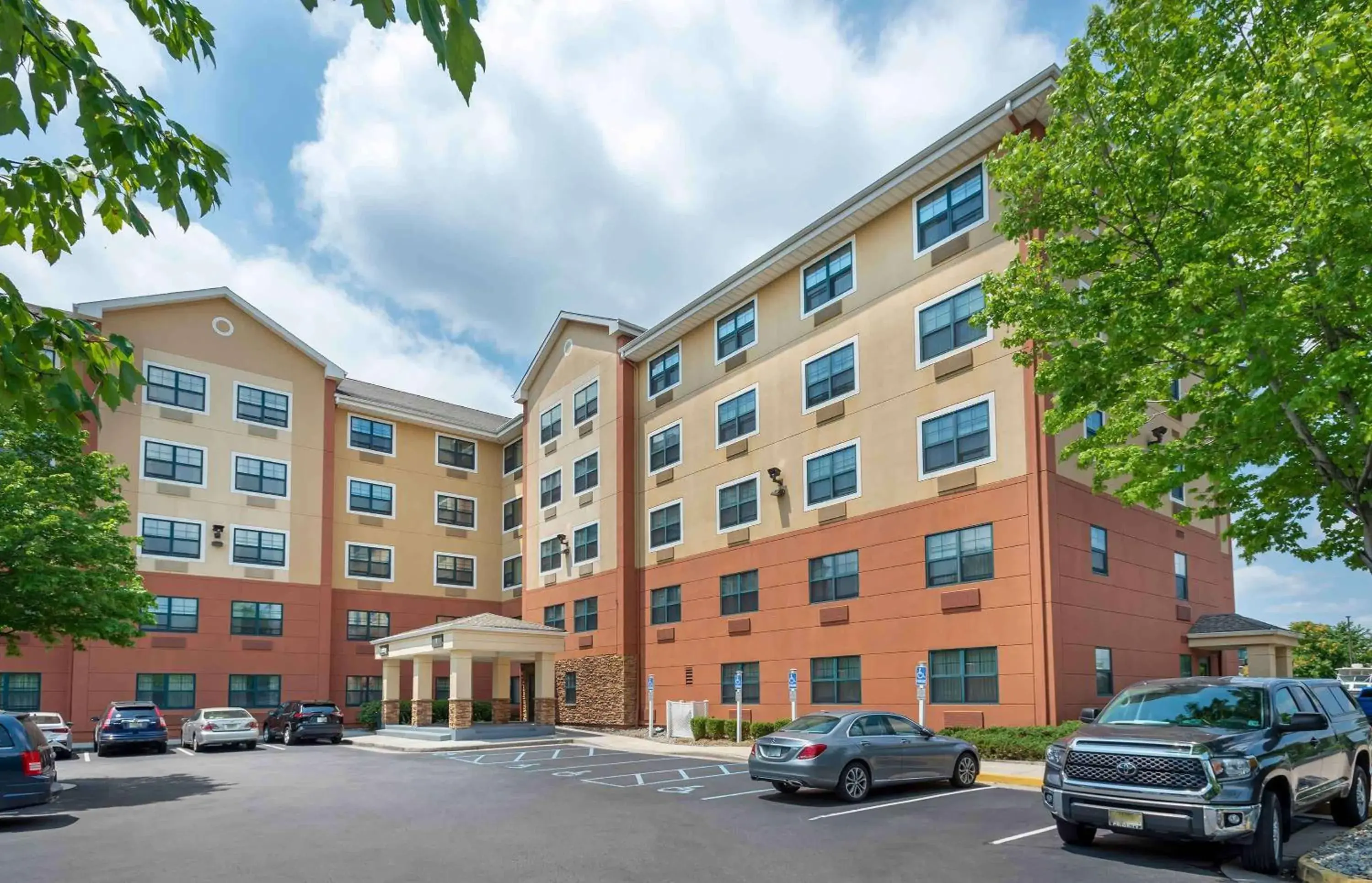 Property building in Extended Stay America Suites - Secaucus - Meadowlands Property building in Extended Stay America Suites - Secaucus - Meadowlands