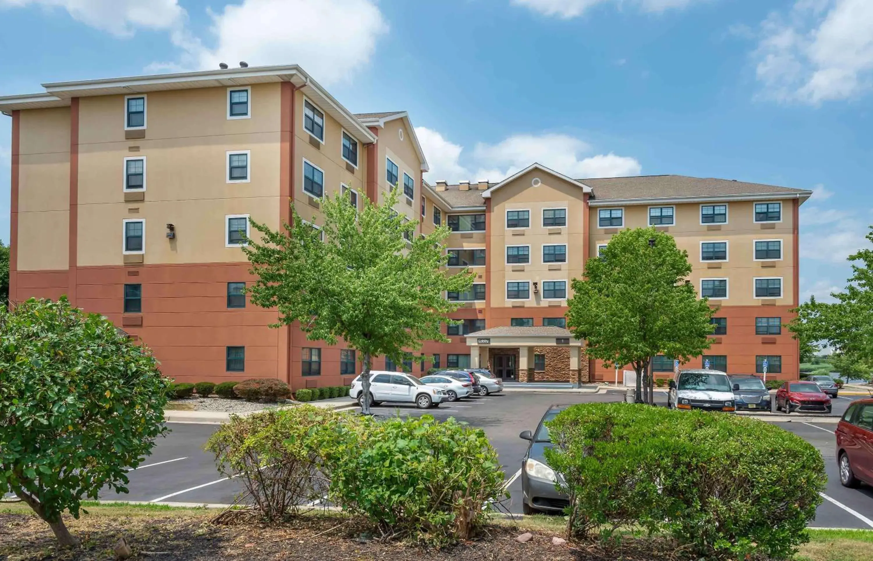 Property building in Extended Stay America Suites - Secaucus - Meadowlands Property building in Extended Stay America Suites - Secaucus - Meadowlands