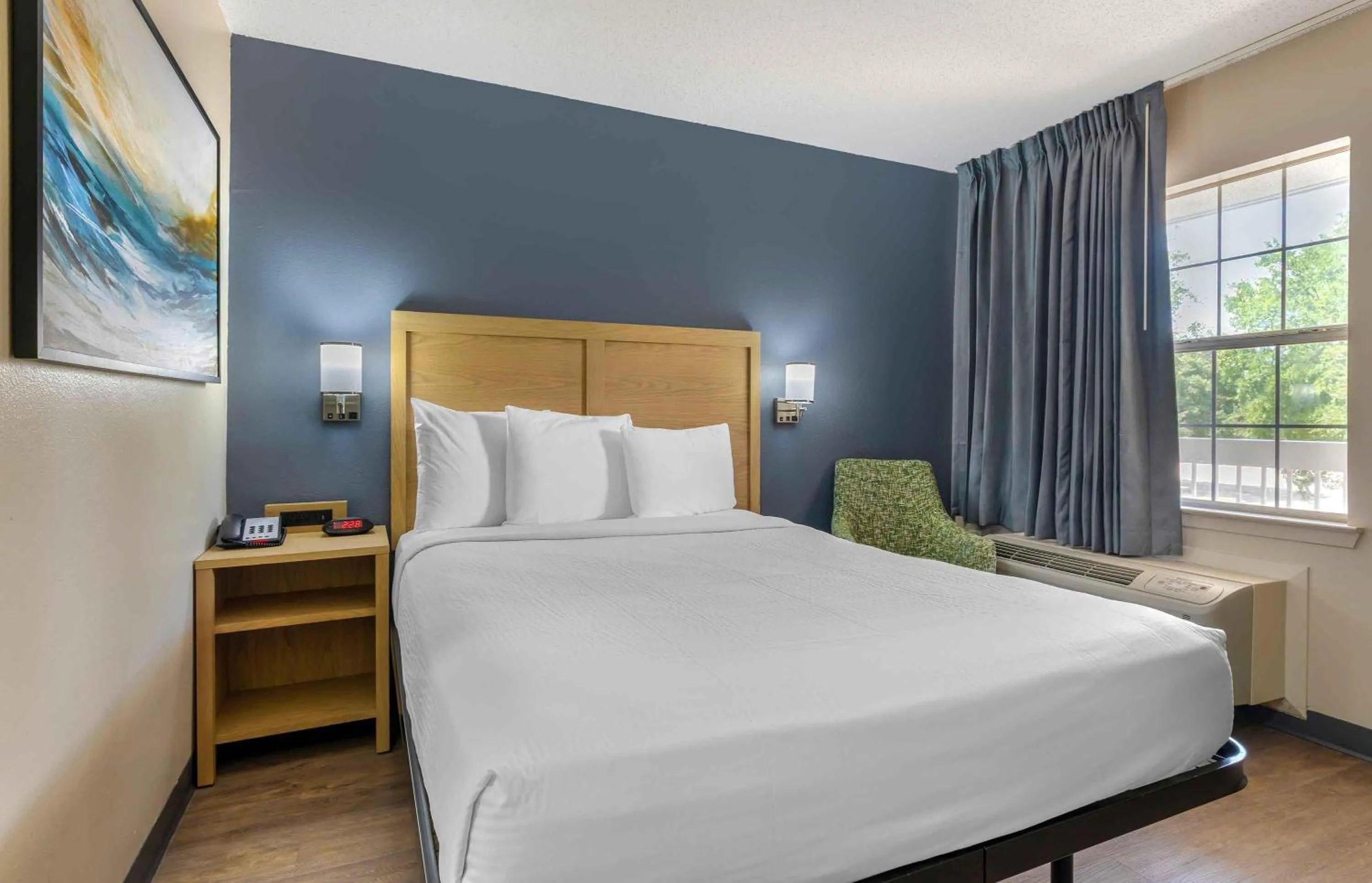 Bedroom, Bed in Extended Stay America Suites - Arlington