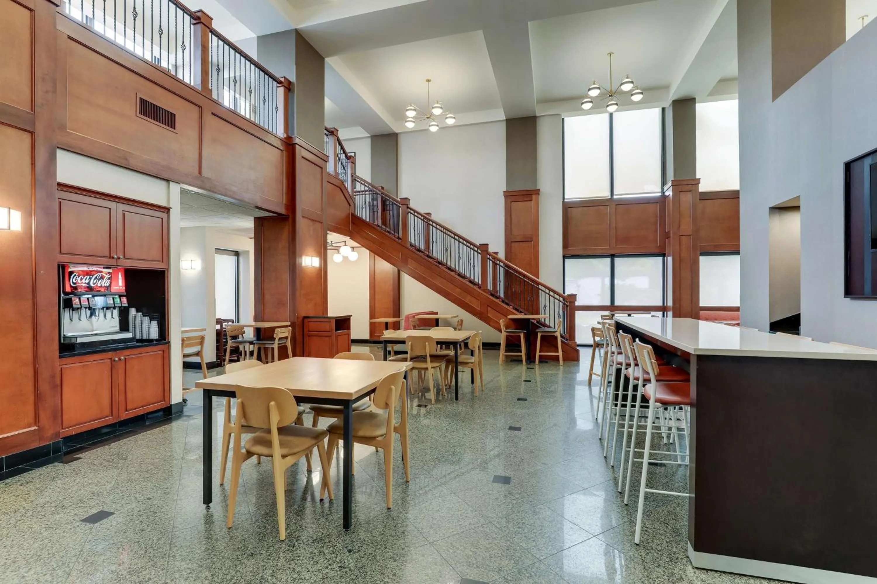 Restaurant/places to eat in Drury Inn & Suites Birmingham Lakeshore Drive