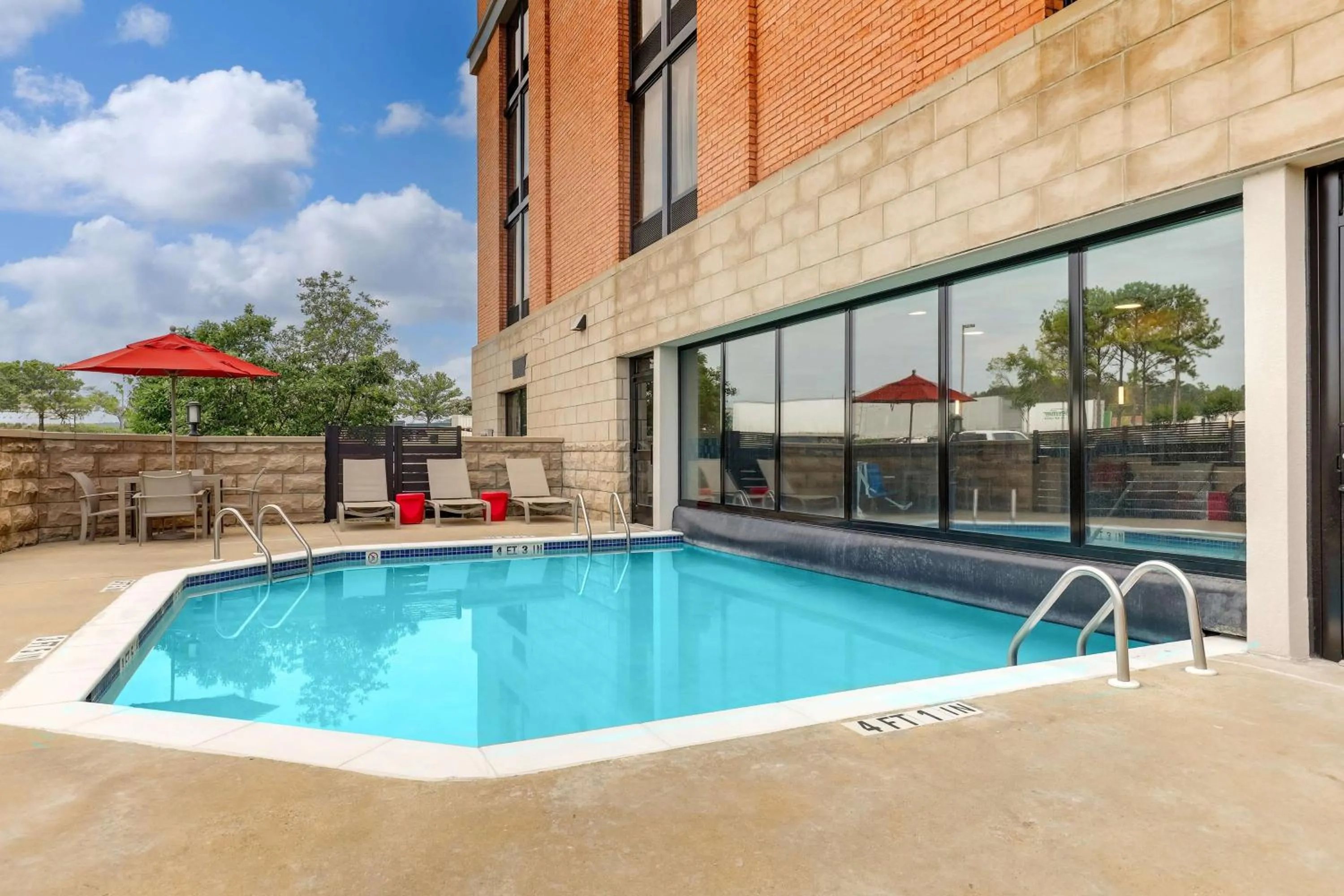 Pool view in Drury Inn & Suites Birmingham Lakeshore Drive