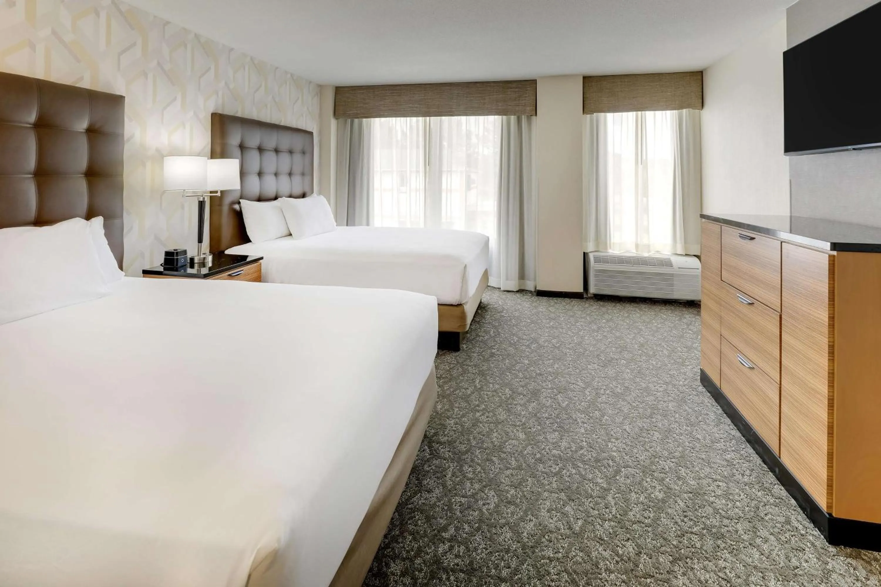 Bedroom, Bed in Drury Inn & Suites Birmingham Lakeshore Drive