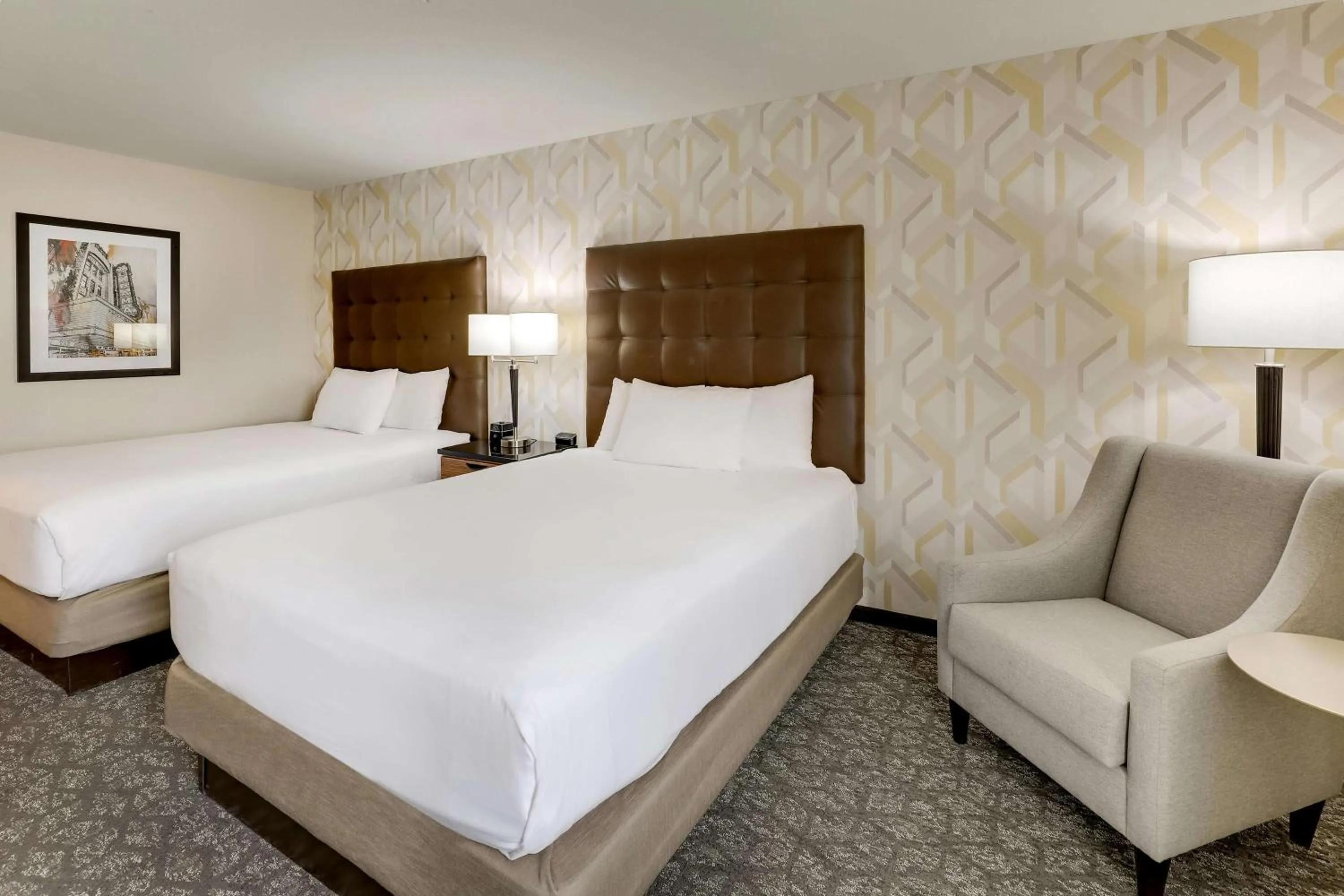 Bedroom, Bed in Drury Inn & Suites Birmingham Lakeshore Drive