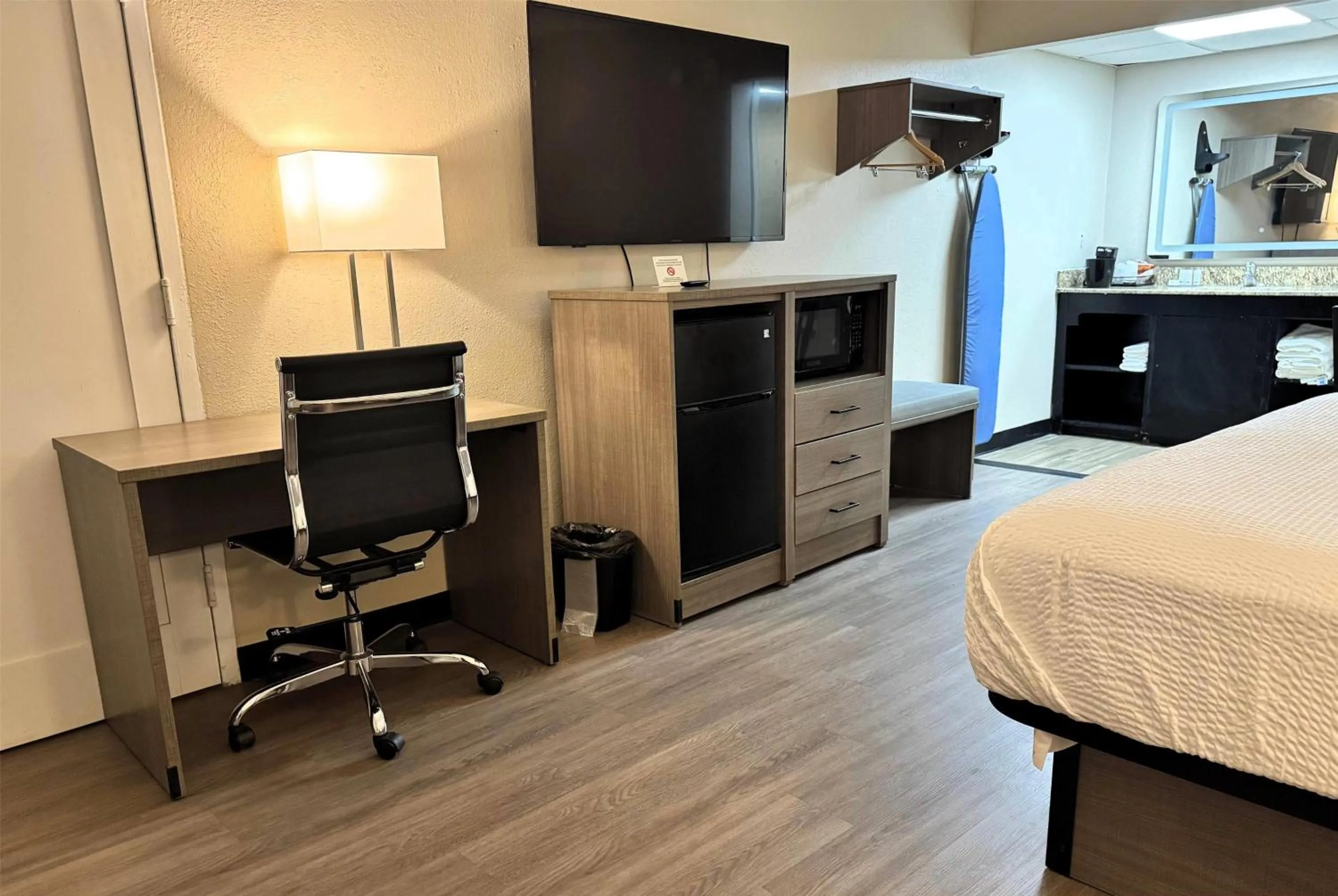 Photo of the whole room, Bed in Baymont by Wyndham Corpus Christi Airport