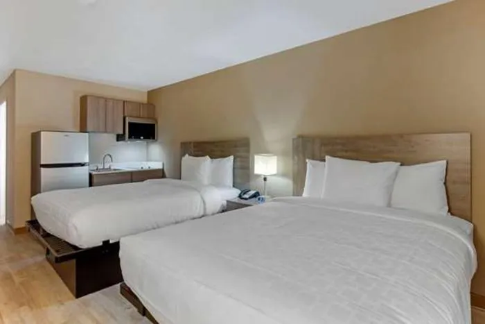 Bedroom, Bed in Suburban Studios Raleigh - Crabtree Valley