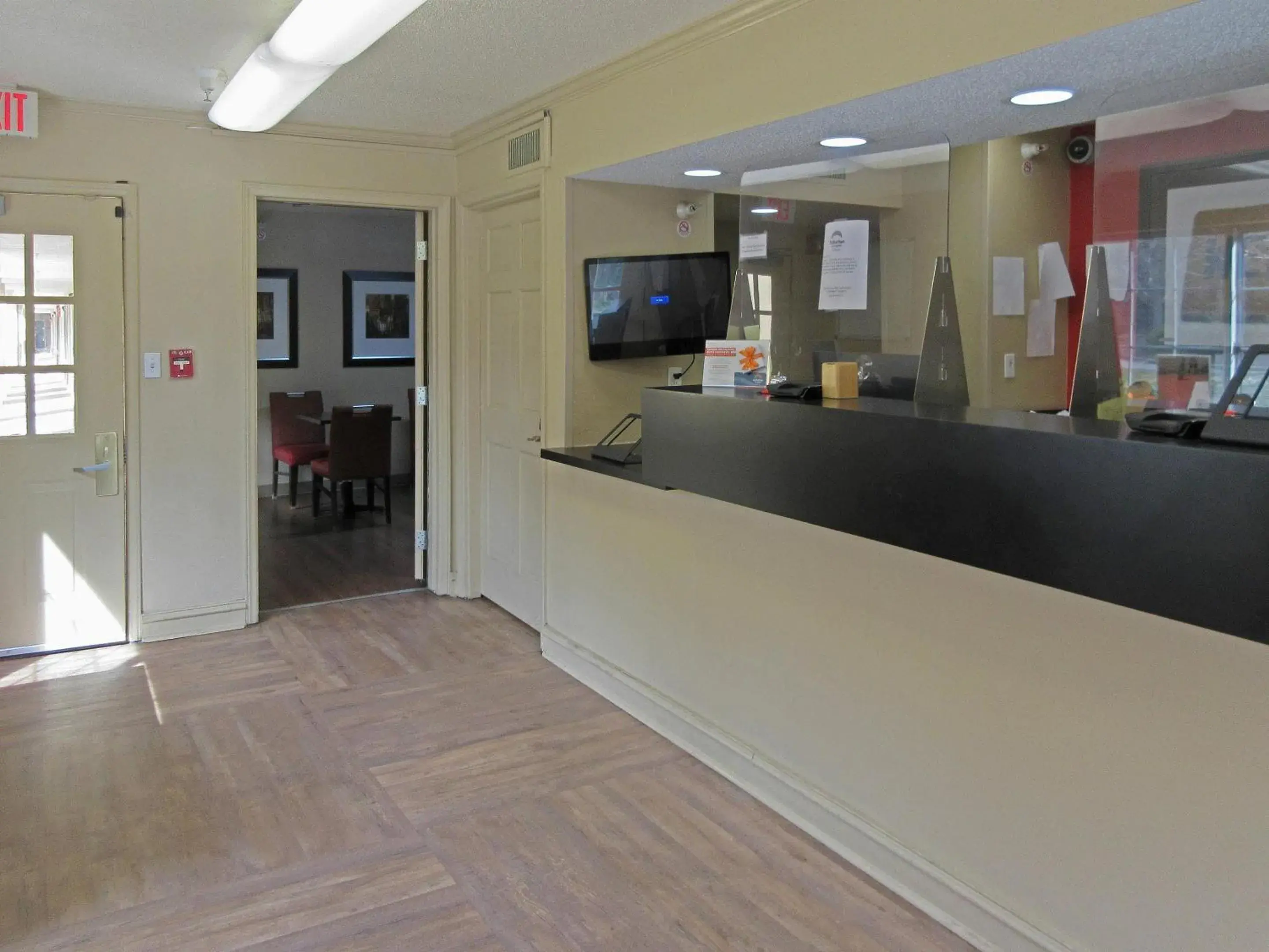 Lobby or reception in Suburban Studios Raleigh - Crabtree Valley Lobby or reception in Suburban Studios Raleigh - Crabtree Valley