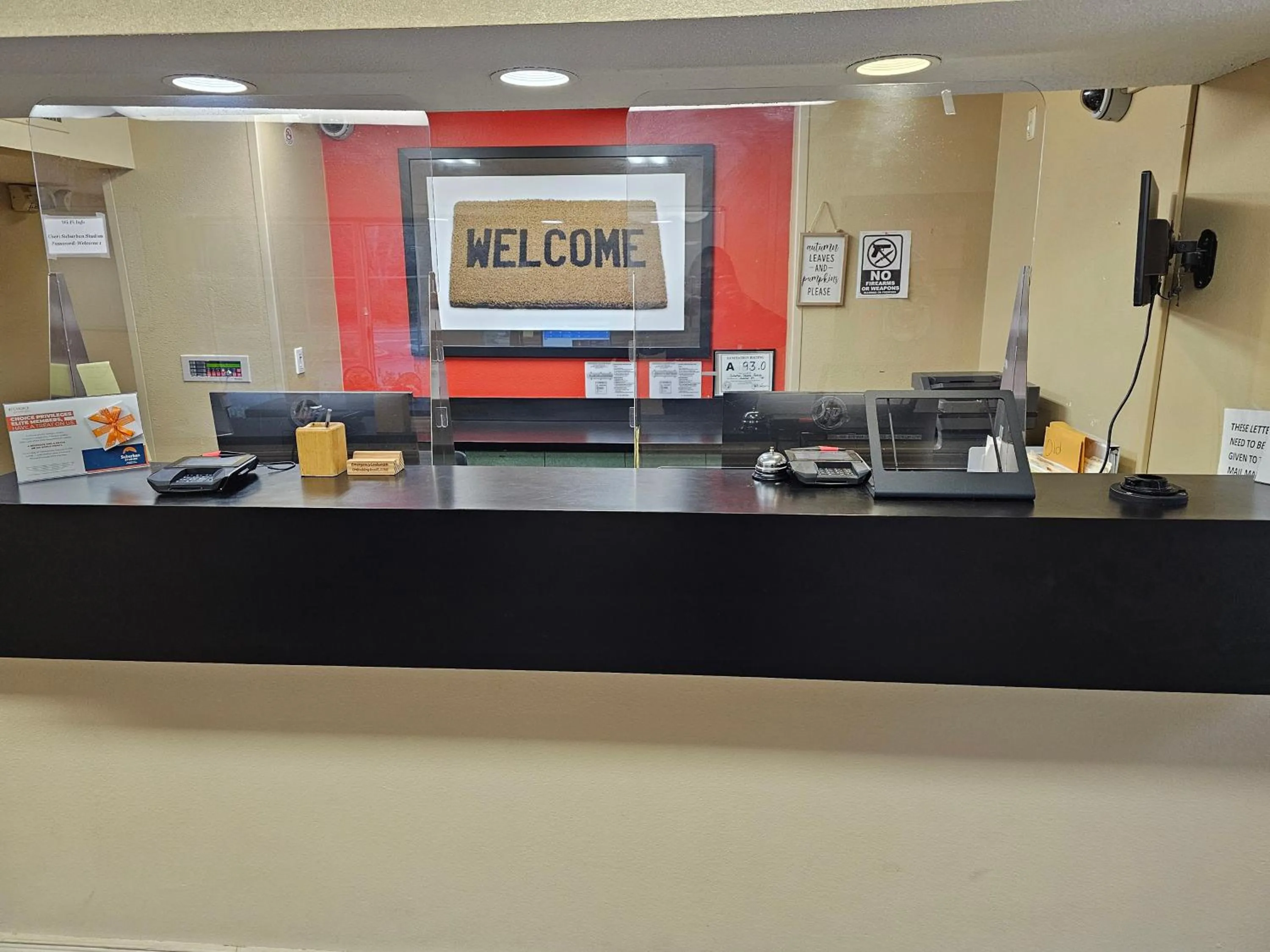 Lobby or reception in Suburban Studios Raleigh - Crabtree Valley