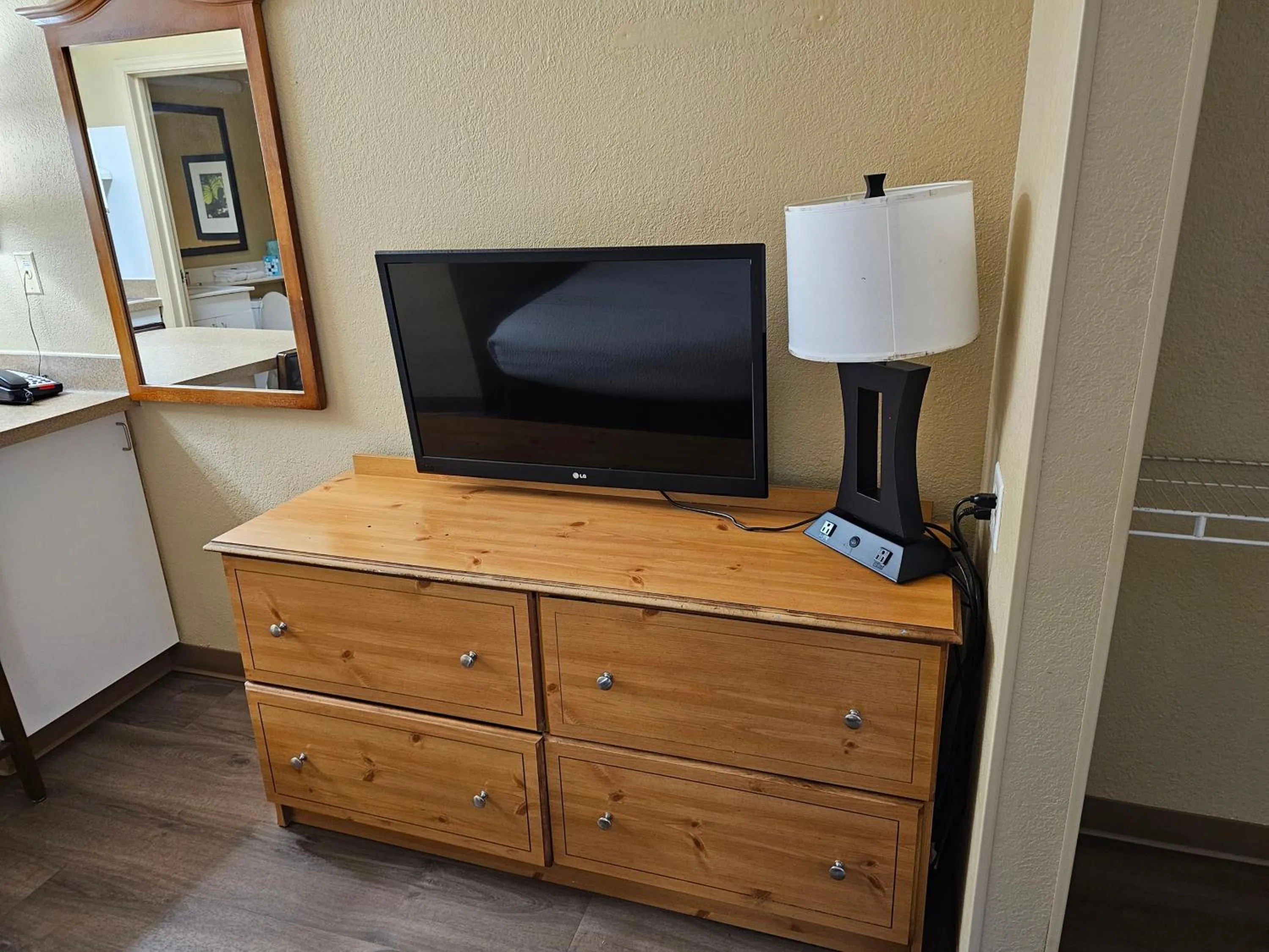 TV and multimedia in Suburban Studios Raleigh - Crabtree Valley