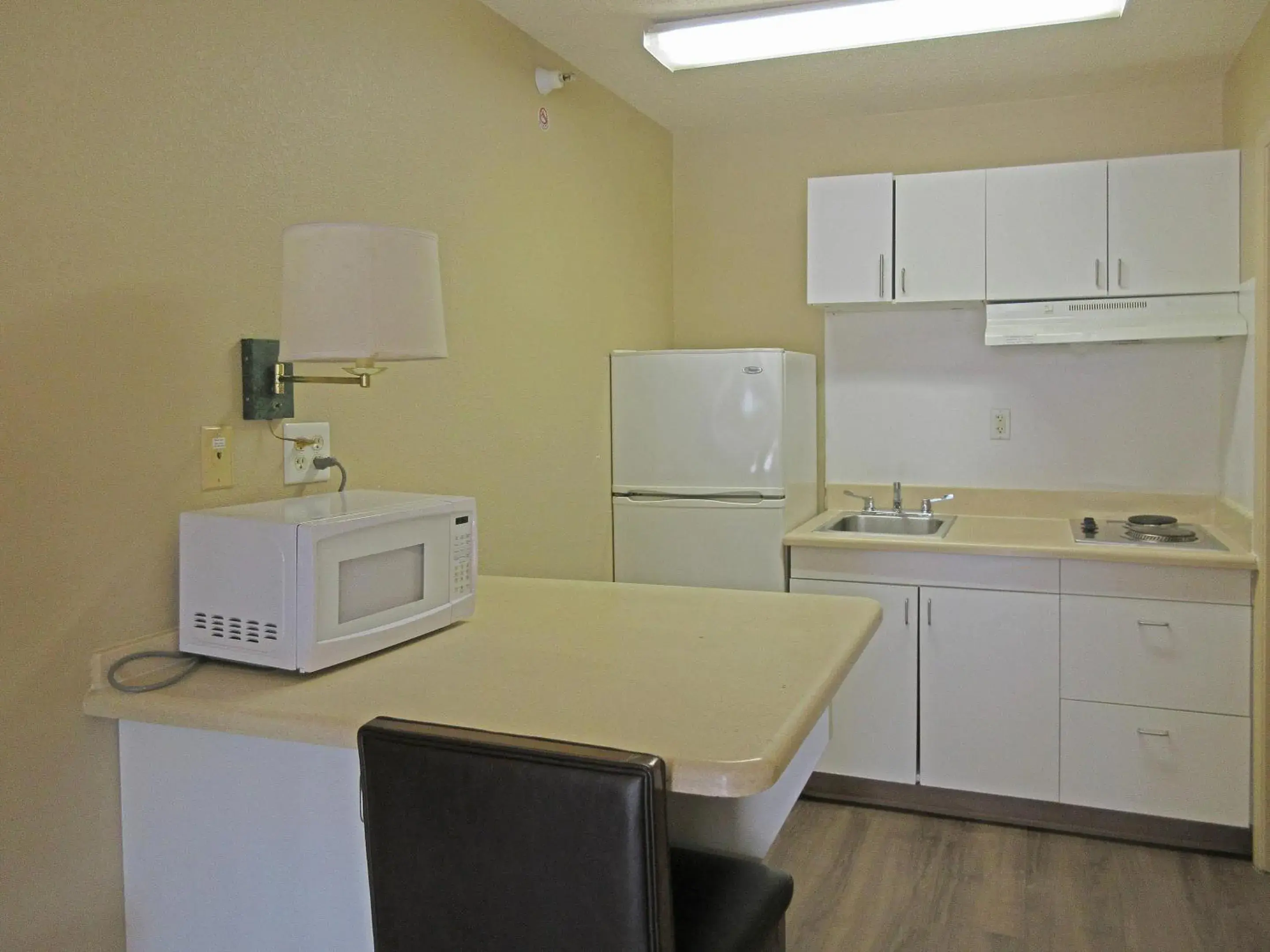 Bedroom in Suburban Studios Raleigh - Crabtree Valley Bedroom in Suburban Studios Raleigh - Crabtree Valley