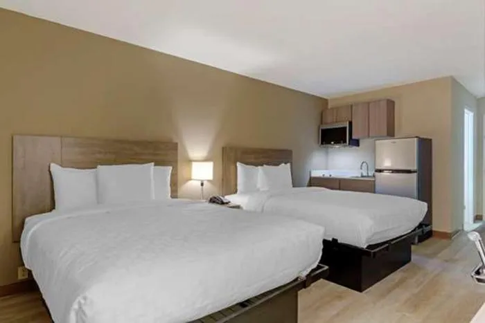 Bedroom, Bed in Suburban Studios Raleigh - Crabtree Valley