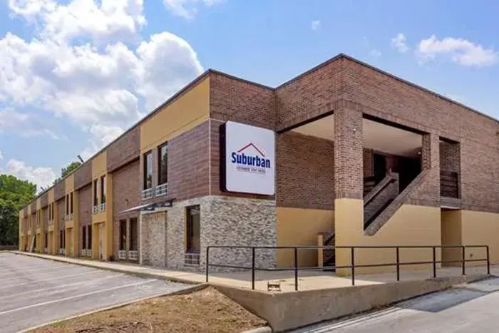 Property building in Suburban Studios Raleigh - Crabtree Valley Property building in Suburban Studios Raleigh - Crabtree Valley