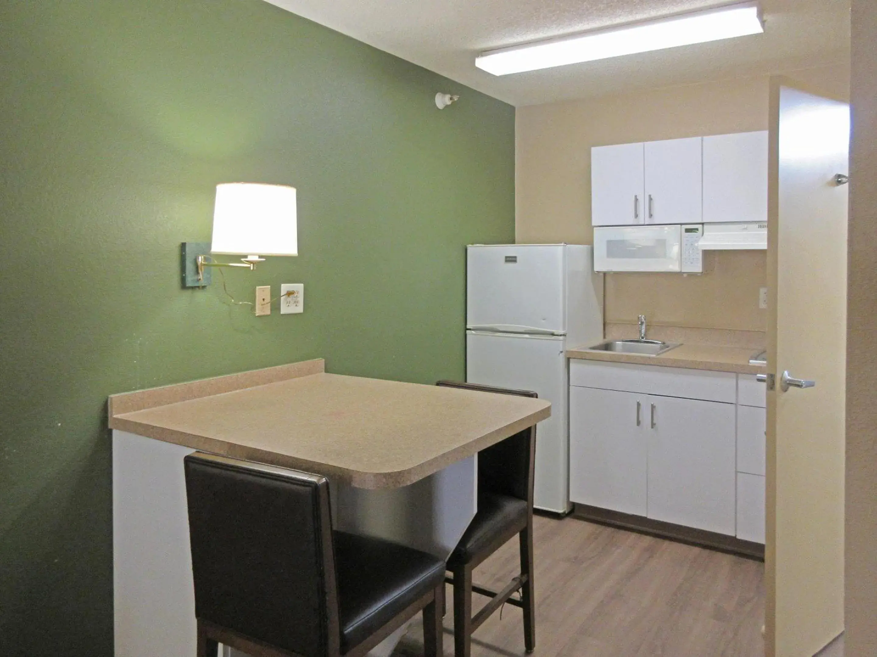 Bedroom in Suburban Studios Raleigh - Crabtree Valley Bedroom in Suburban Studios Raleigh - Crabtree Valley