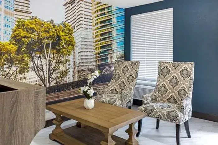 Lobby or reception in Suburban Studios Raleigh - Crabtree Valley Lobby or reception in Suburban Studios Raleigh - Crabtree Valley