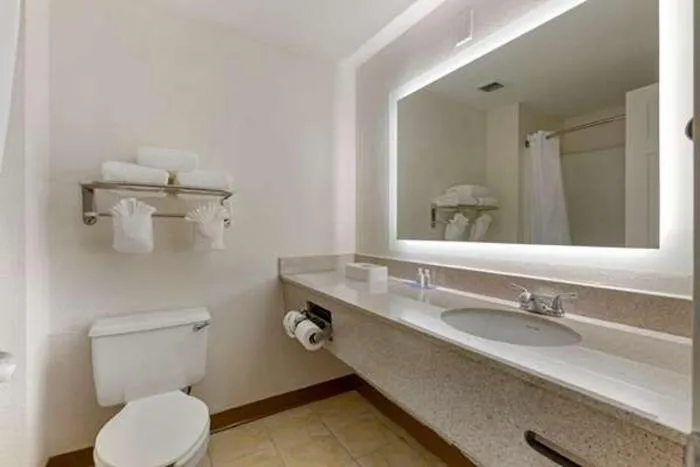 Bathroom in Suburban Studios Raleigh - Crabtree Valley