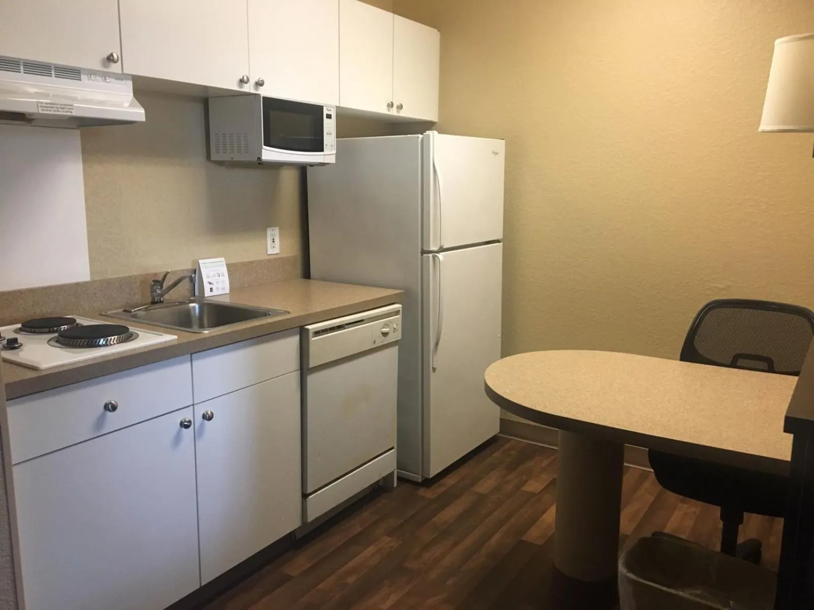 Kitchen or kitchenette in Extended Stay America Suites - Raleigh - RTP - 4919 Miami Blvd