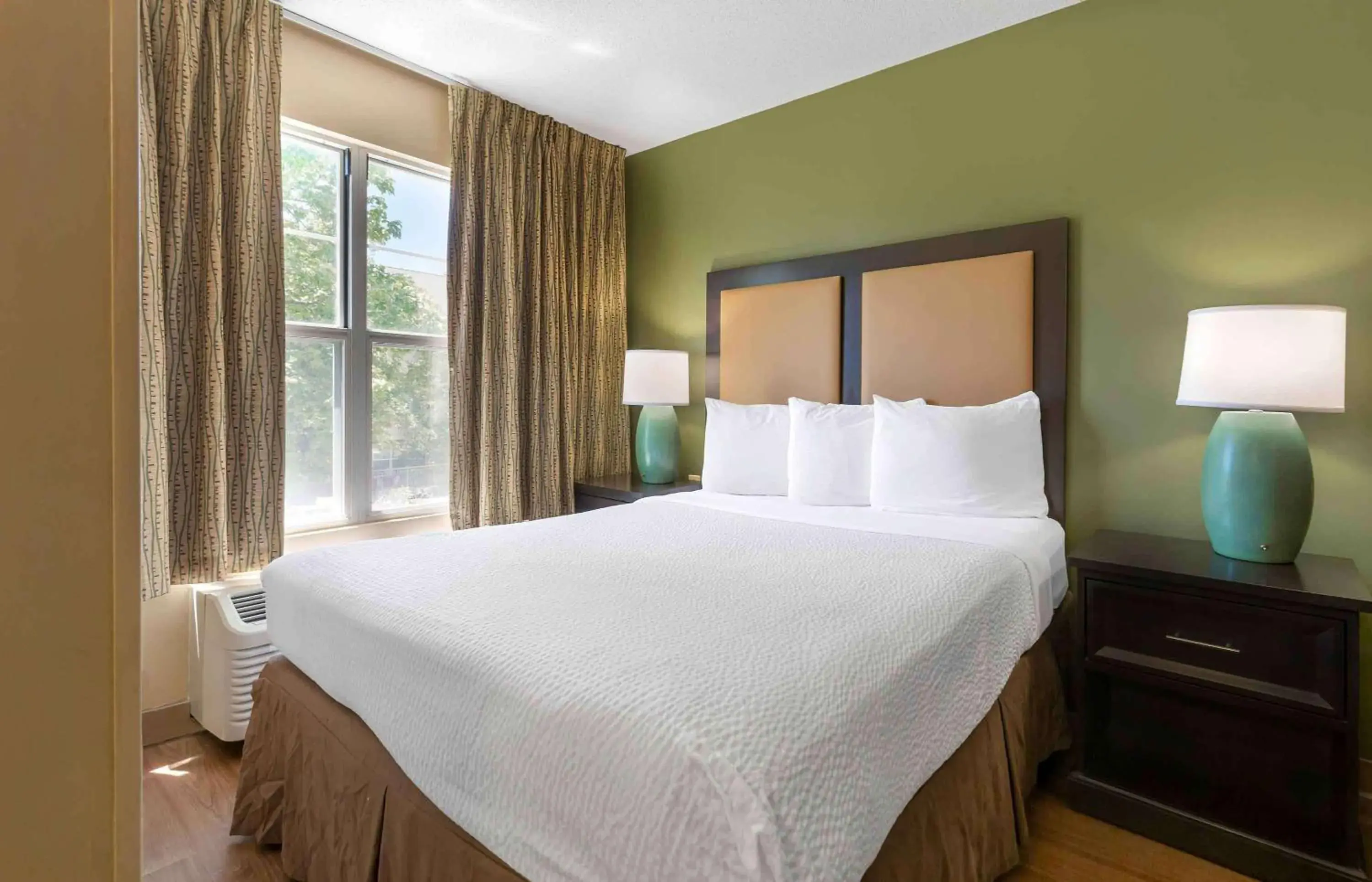 Bedroom, Bed in Extended Stay America Suites - Raleigh - RTP - 4919 Miami Blvd Bedroom, Bed in Extended Stay America Suites - Raleigh - RTP - 4919 Miami Blvd