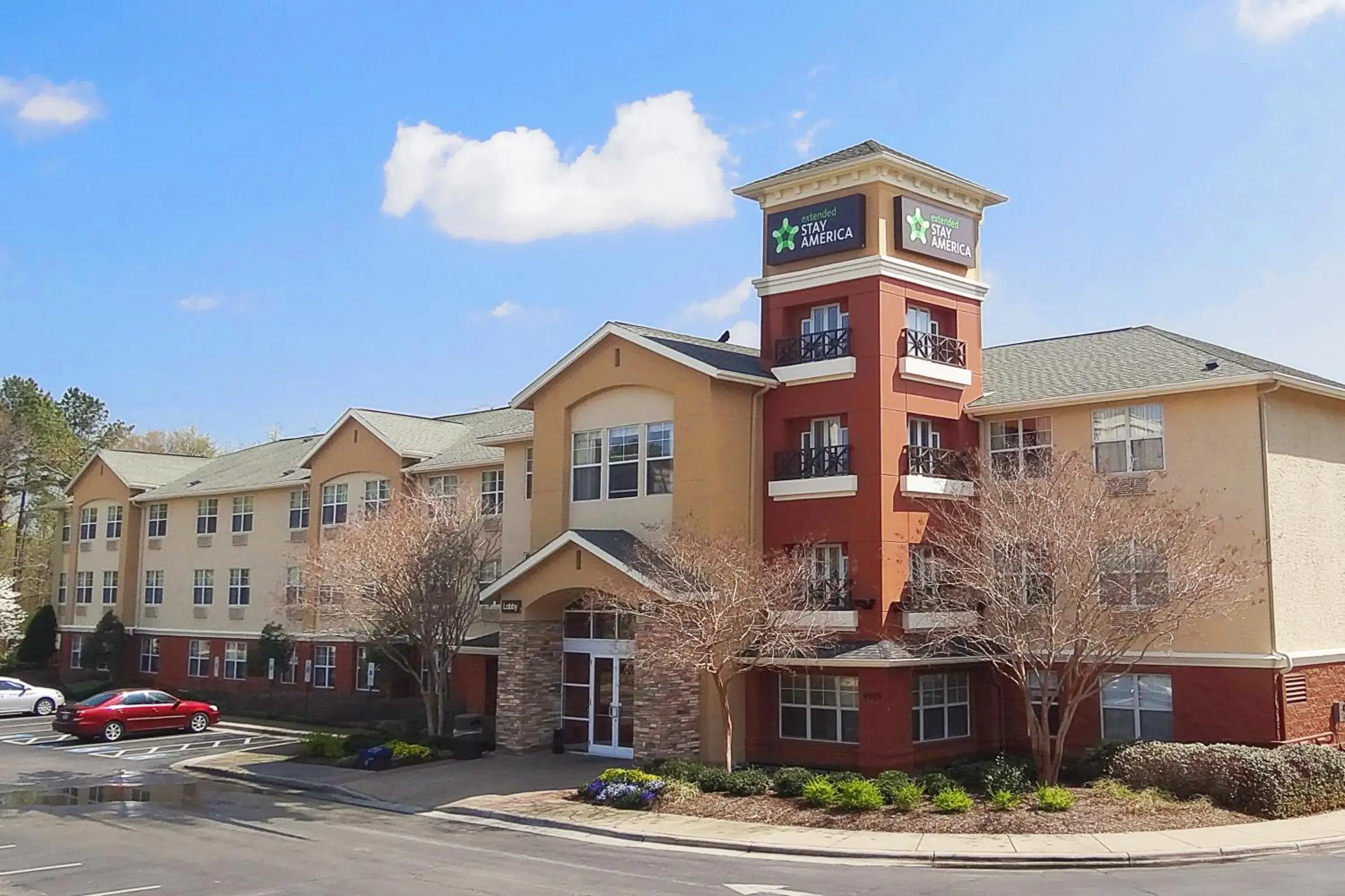 Property building in Extended Stay America Suites - Raleigh - RTP - 4919 Miami Blvd Property building in Extended Stay America Suites - Raleigh - RTP - 4919 Miami Blvd