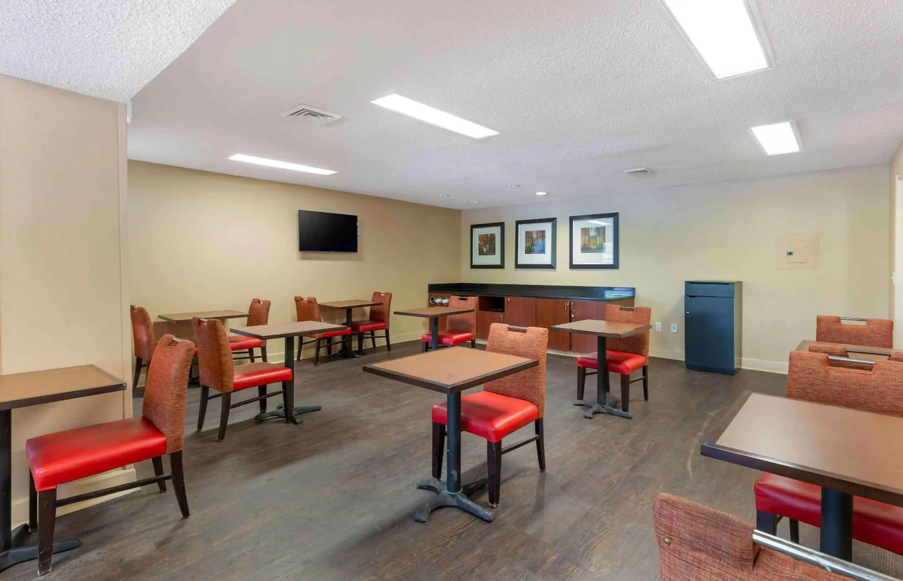 Restaurant/places to eat in Extended Stay America Suites - Raleigh - RTP - 4919 Miami Blvd Restaurant/places to eat in Extended Stay America Suites - Raleigh - RTP - 4919 Miami Blvd