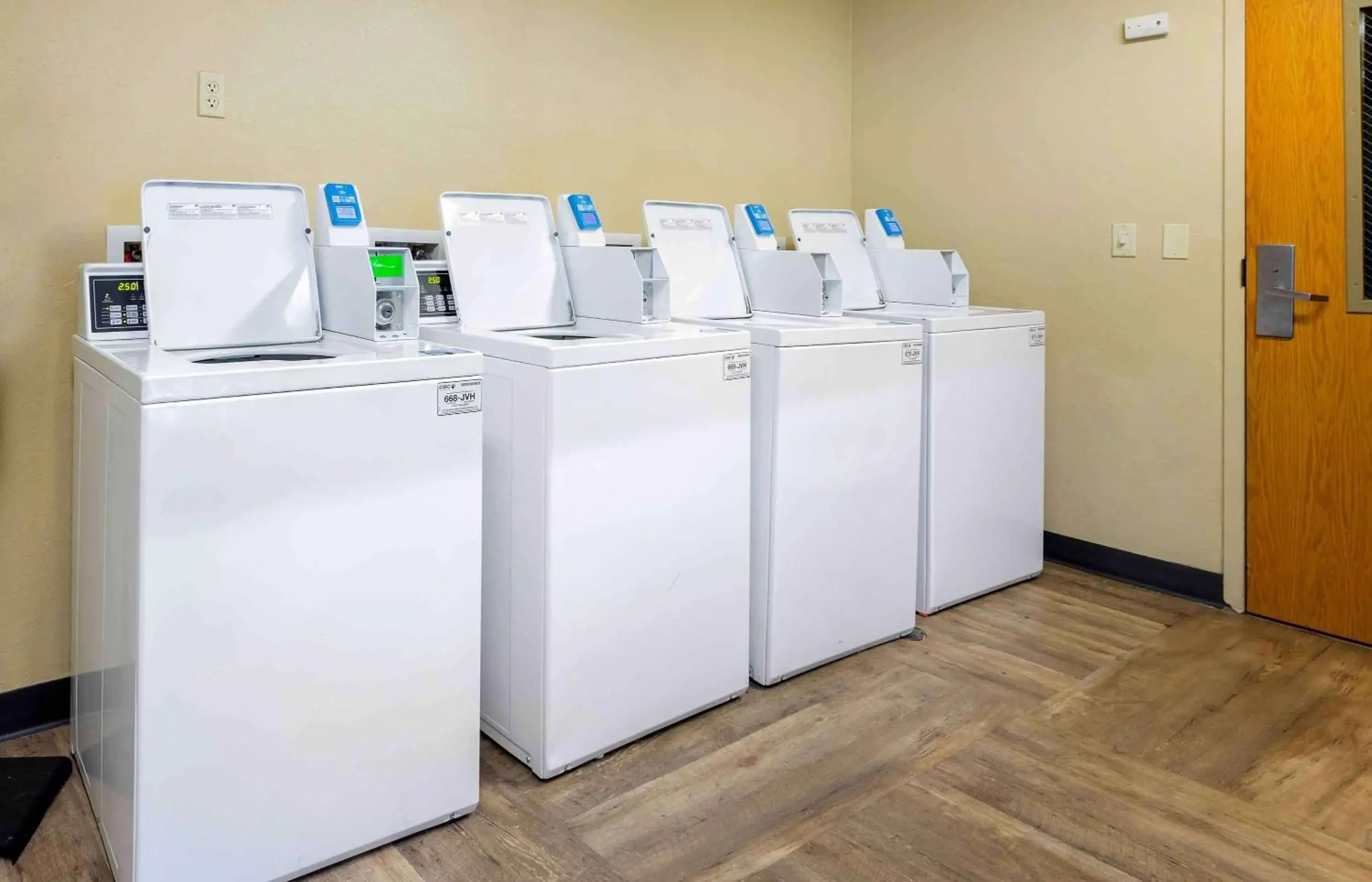 Property building in Extended Stay America Select Suites - Austin - Round Rock - North Property building in Extended Stay America Select Suites - Austin - Round Rock - North