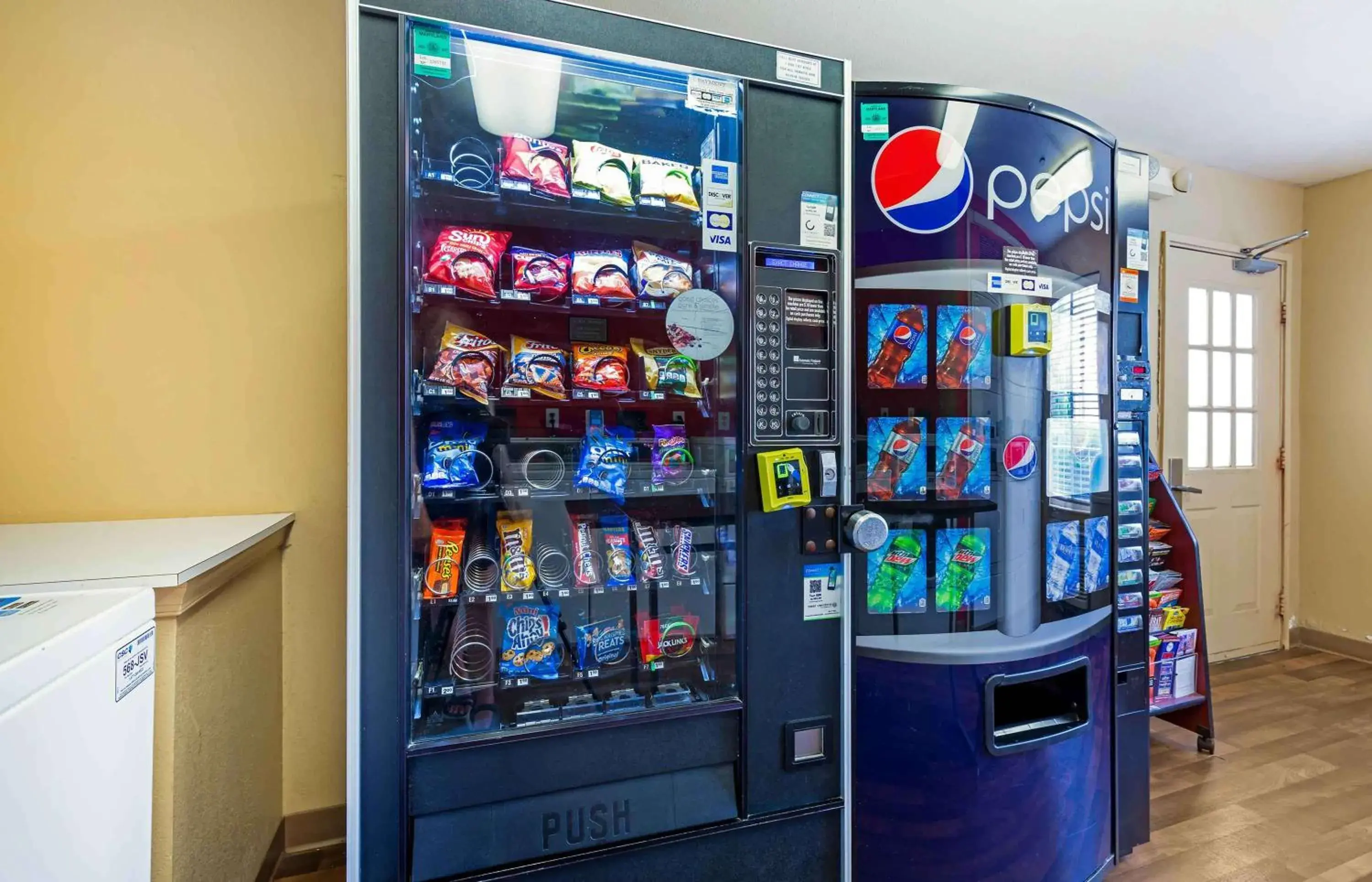 Property building in Extended Stay America Select Suites - Baltimore - BWI Airport - International Dr Property building in Extended Stay America Select Suites - Baltimore - BWI Airport - International Dr